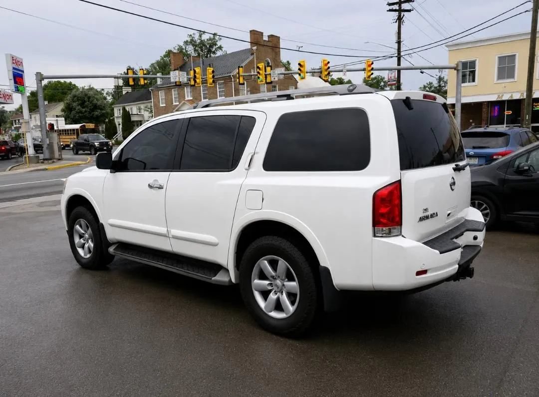 Used 2013 Nissan Armada SV AWD/4WD image 4