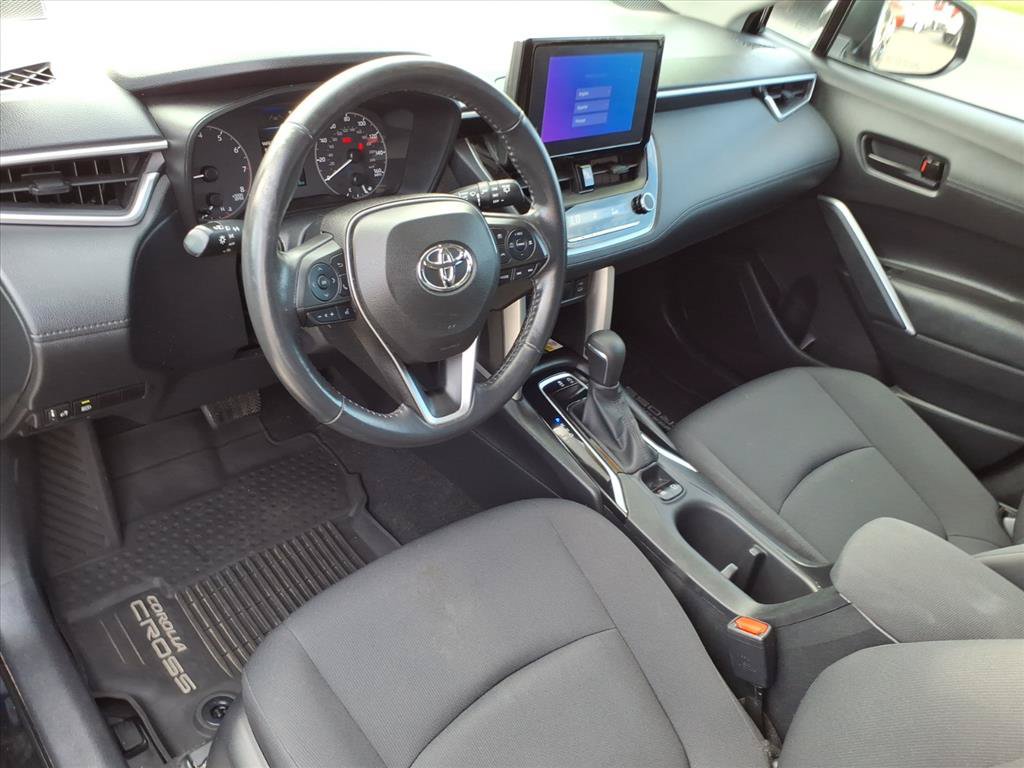 Used 2023 Toyota Corolla Cross LE w/ Moonroof Package AWD/4WD image 6
