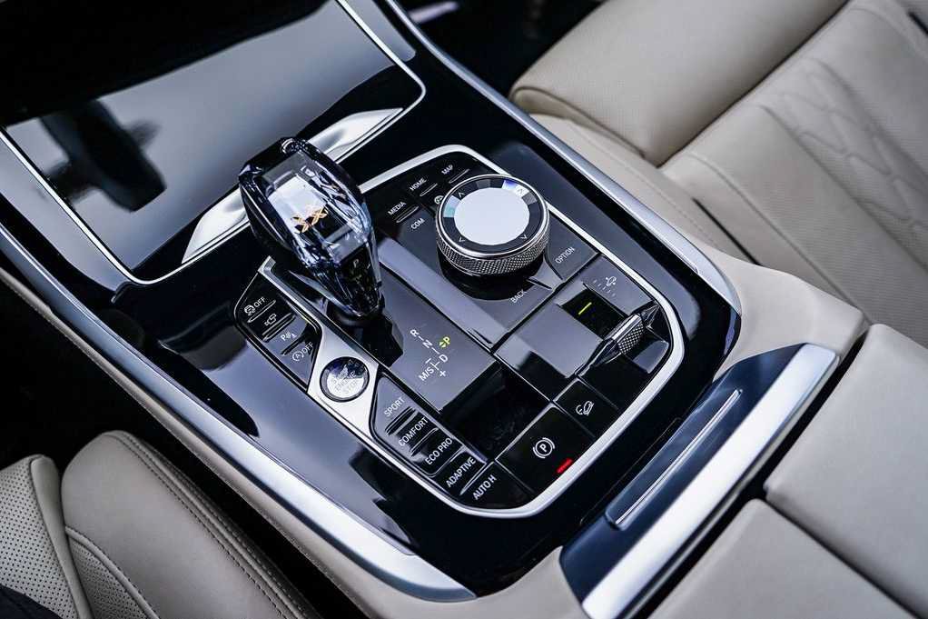Used 2022 BMW X7 M50i w/ Dynamic Handling Package AWD/4WD image 24