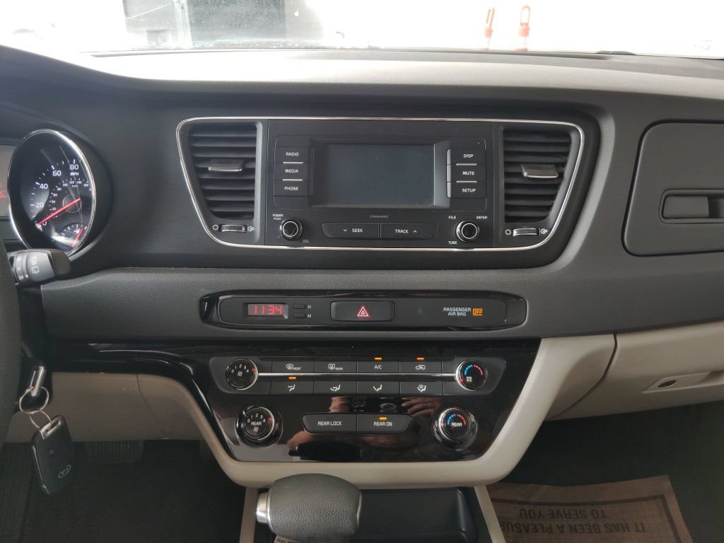 Used 2018 Kia Sedona L FWD image 26