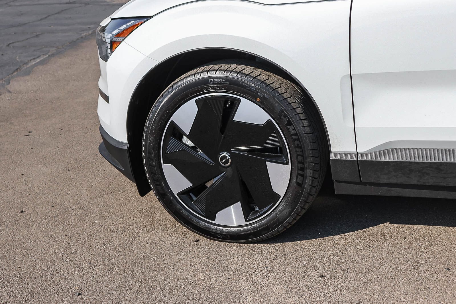 New 2026 Volvo EX30 Plus w/ Protection Package Premier AWD/4WD image 9