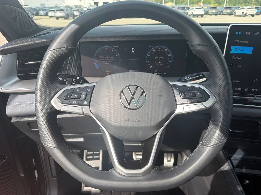 Certified 2025 Volkswagen Tiguan SE R-Line AWD/4WD image 11