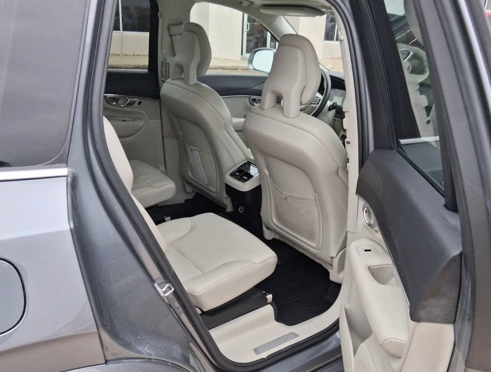 Used 2020 Volvo XC90 T6 Momentum AWD/4WD image 11