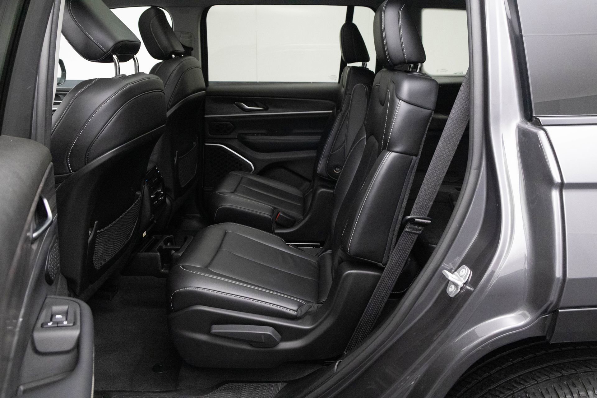 Used 2021 Jeep Grand Cherokee L Limited AWD/4WD image 31