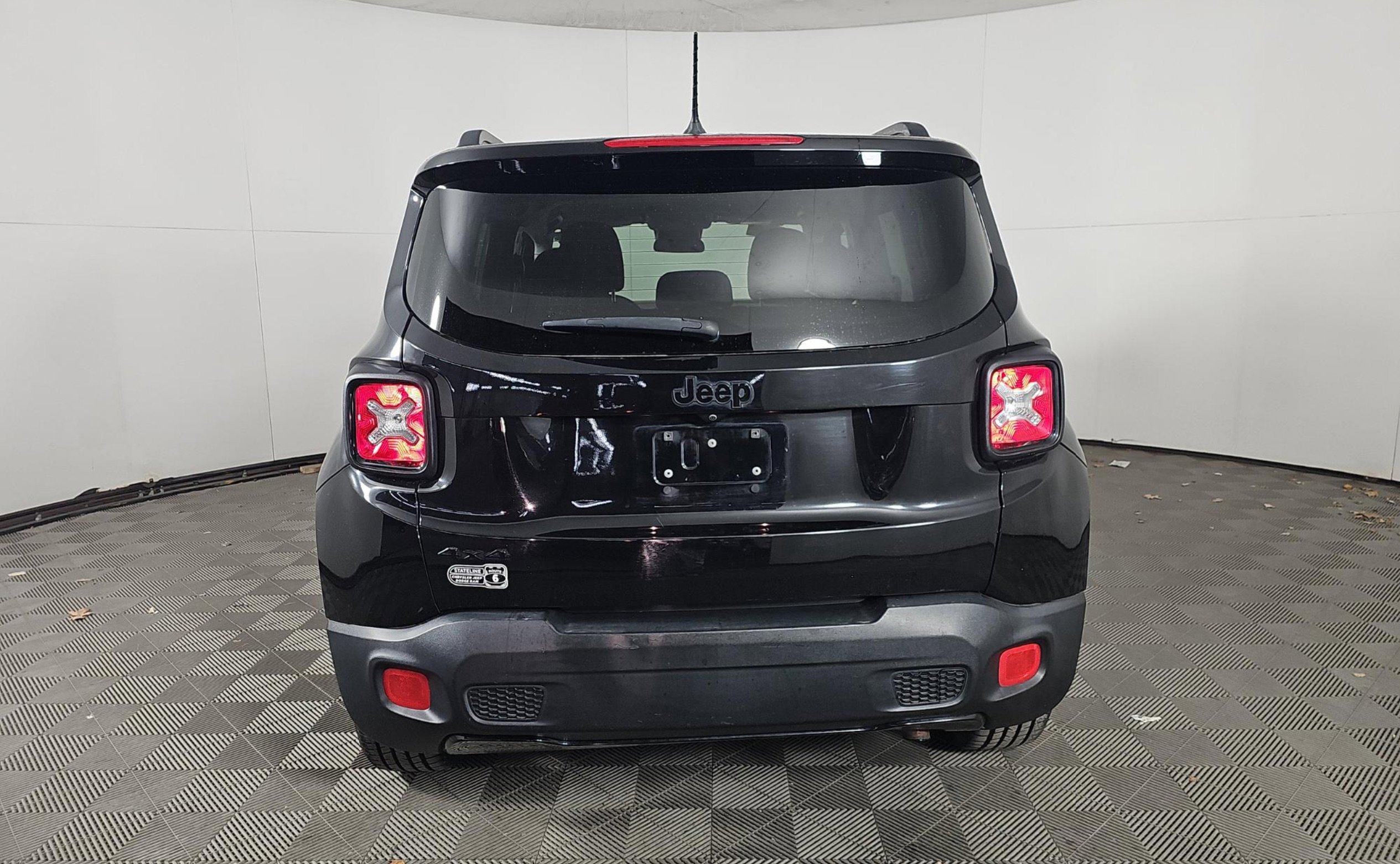 Used 2017 Jeep Renegade Altitude image 4