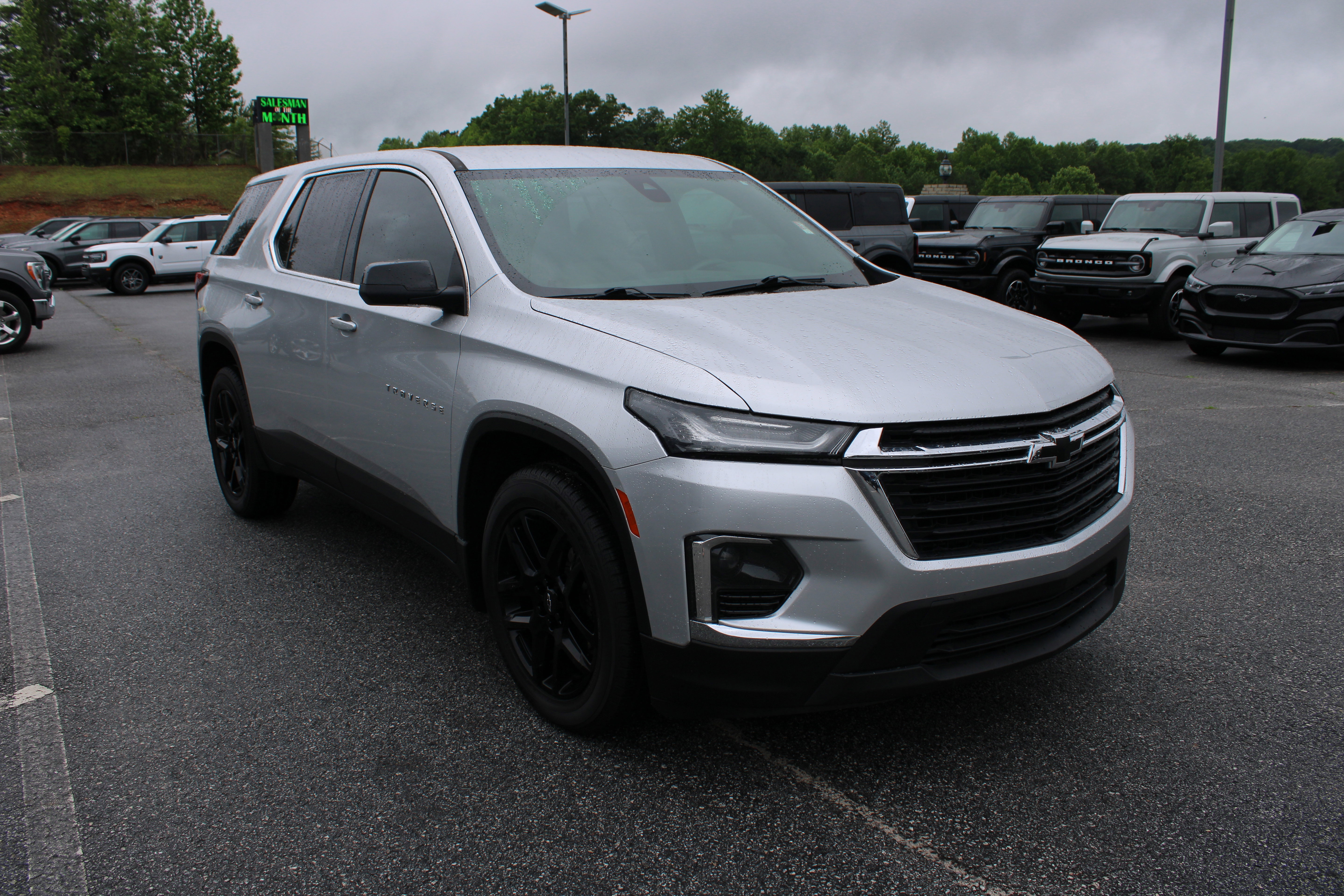 Used 2022 Chevrolet Traverse LS w/ LPO, Cargo Package AWD/4WD image 4
