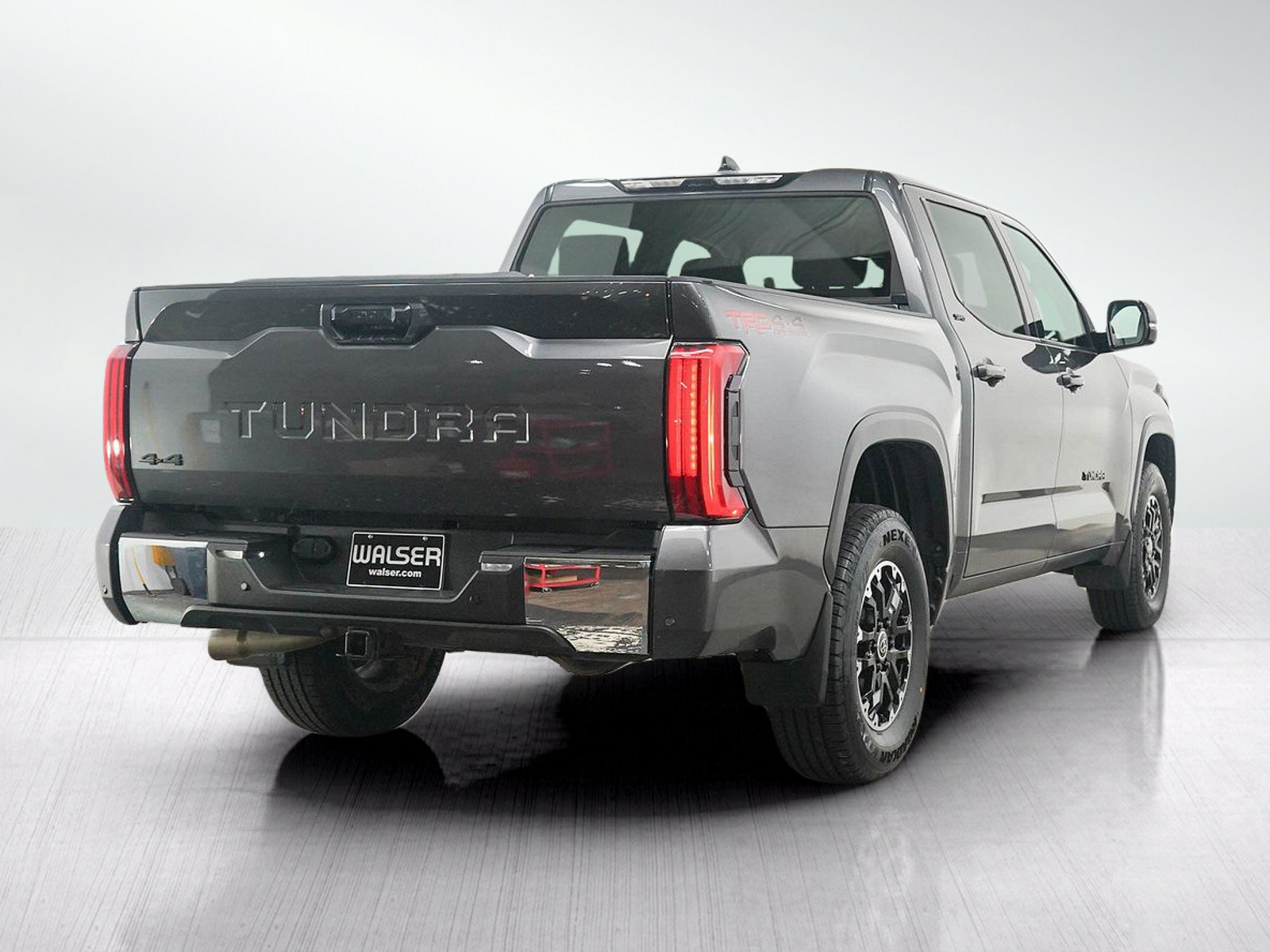 Used 2022 Toyota Tundra SR5 AWD/4WD image 5
