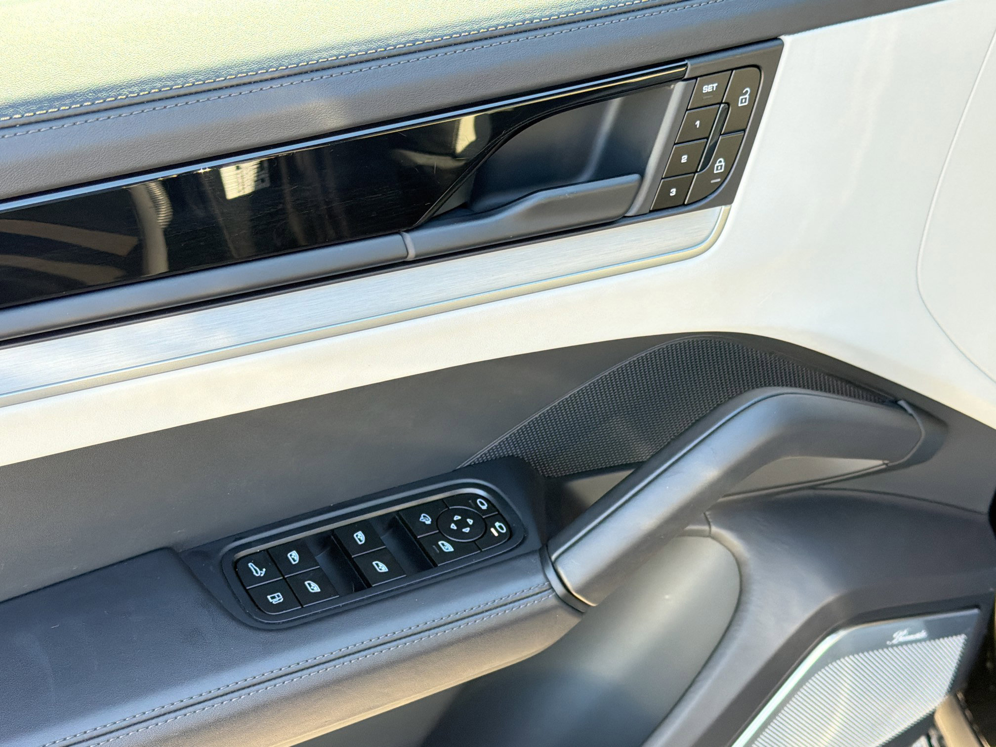 Used 2024 Porsche Cayenne Turbo image 22