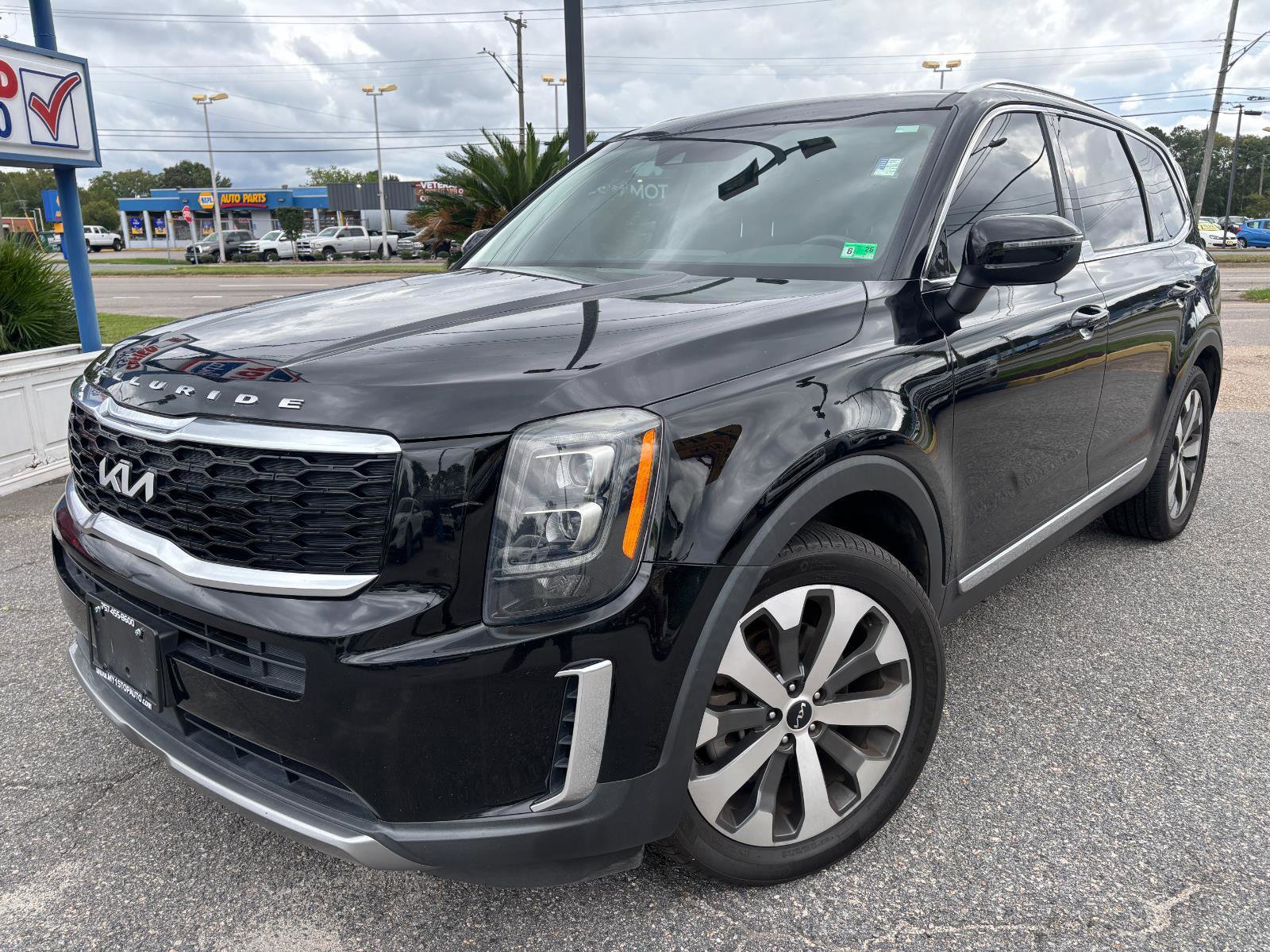 Used 2022 Kia Telluride EX w/ EX Premium Package image 2