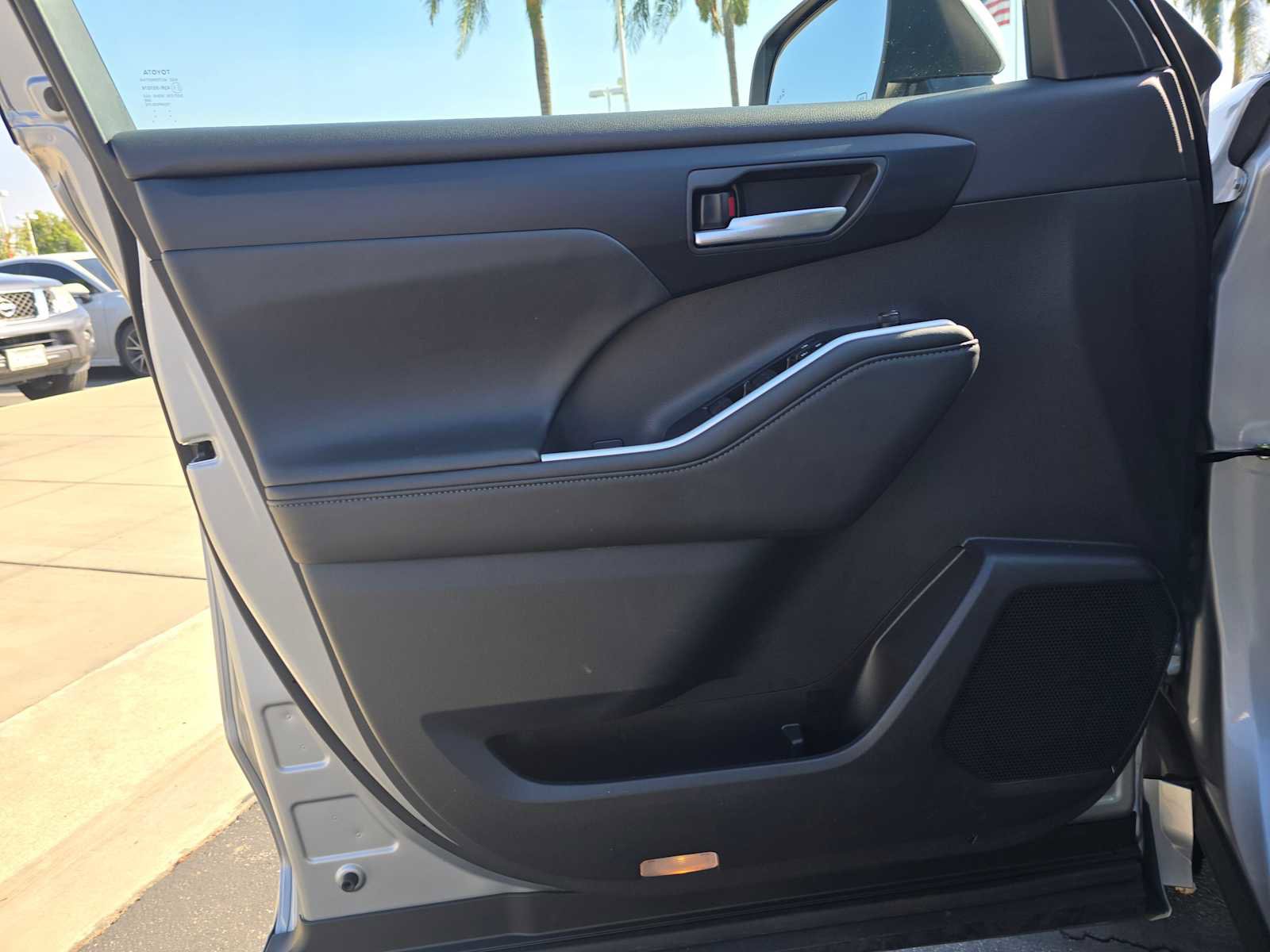 Used 2025 Toyota Highlander XLE image 22