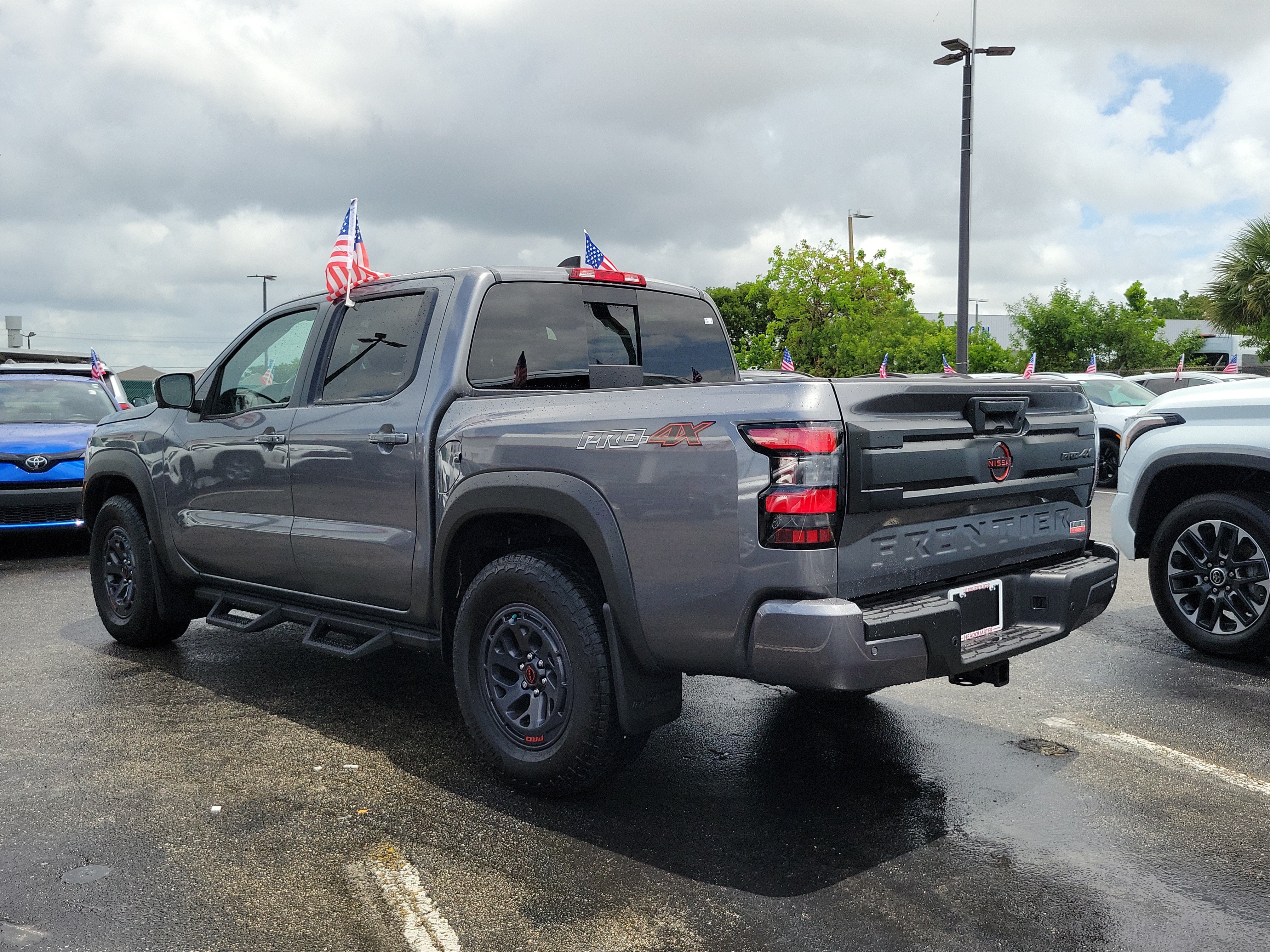 Used 2025 Nissan Frontier PRO-4X w/ Pro Convenience Package AWD/4WD image 8