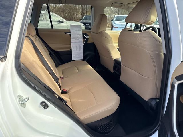 Used 2021 Toyota RAV4 LE image 11