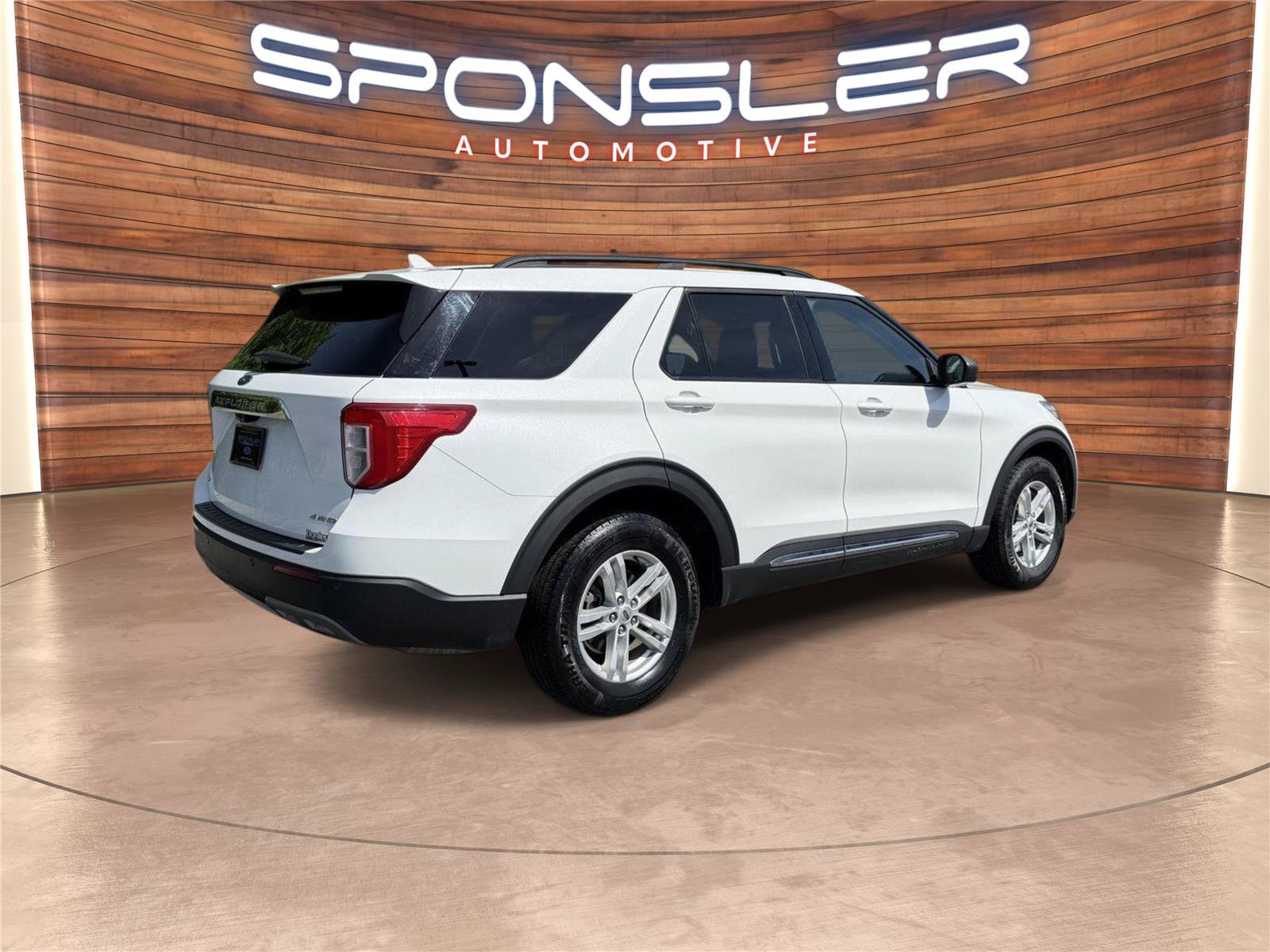 Certified 2021 Ford Explorer XLT w/ Equipment Group 202A AWD/4WD image 7