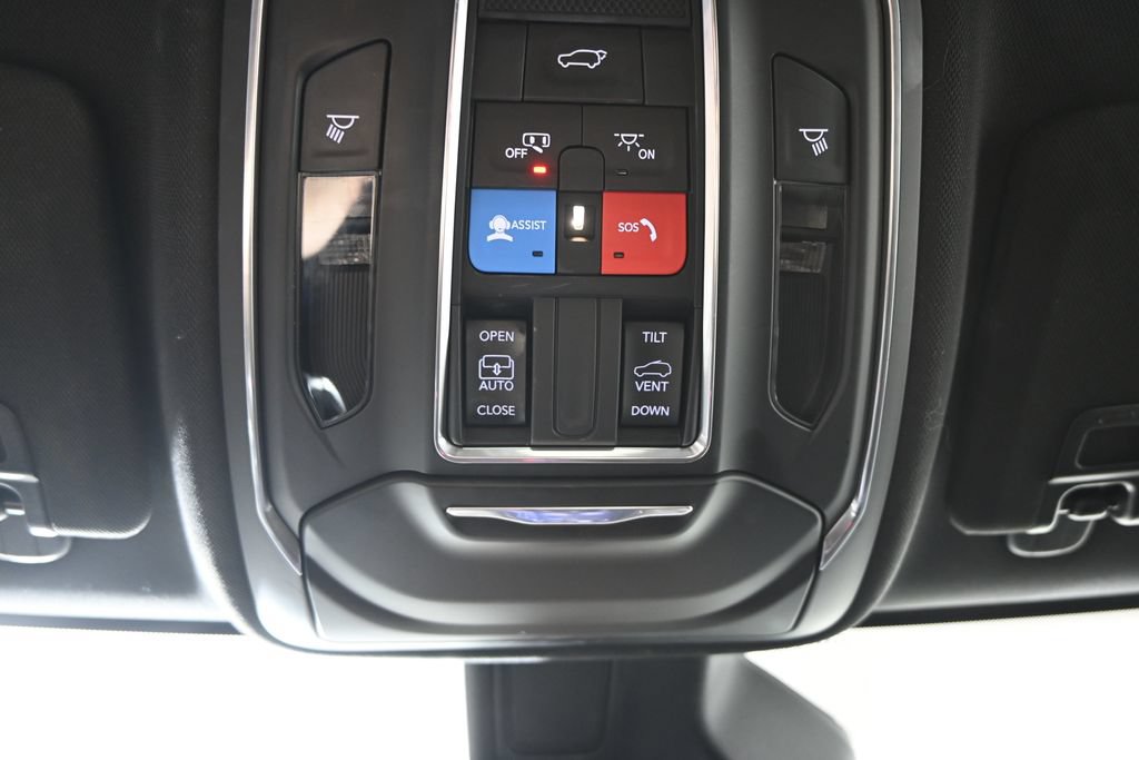 Used 2023 Jeep Grand Cherokee Altitude AWD/4WD image 34