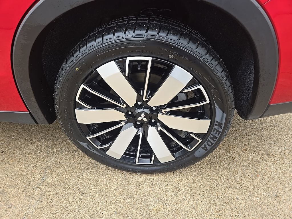 Used 2025 Mitsubishi Outlander SE image 21