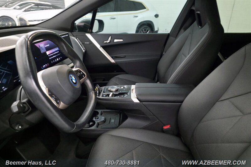 Used 2024 BMW iX xDrive50 w/ Premium Package AWD/4WD image 24