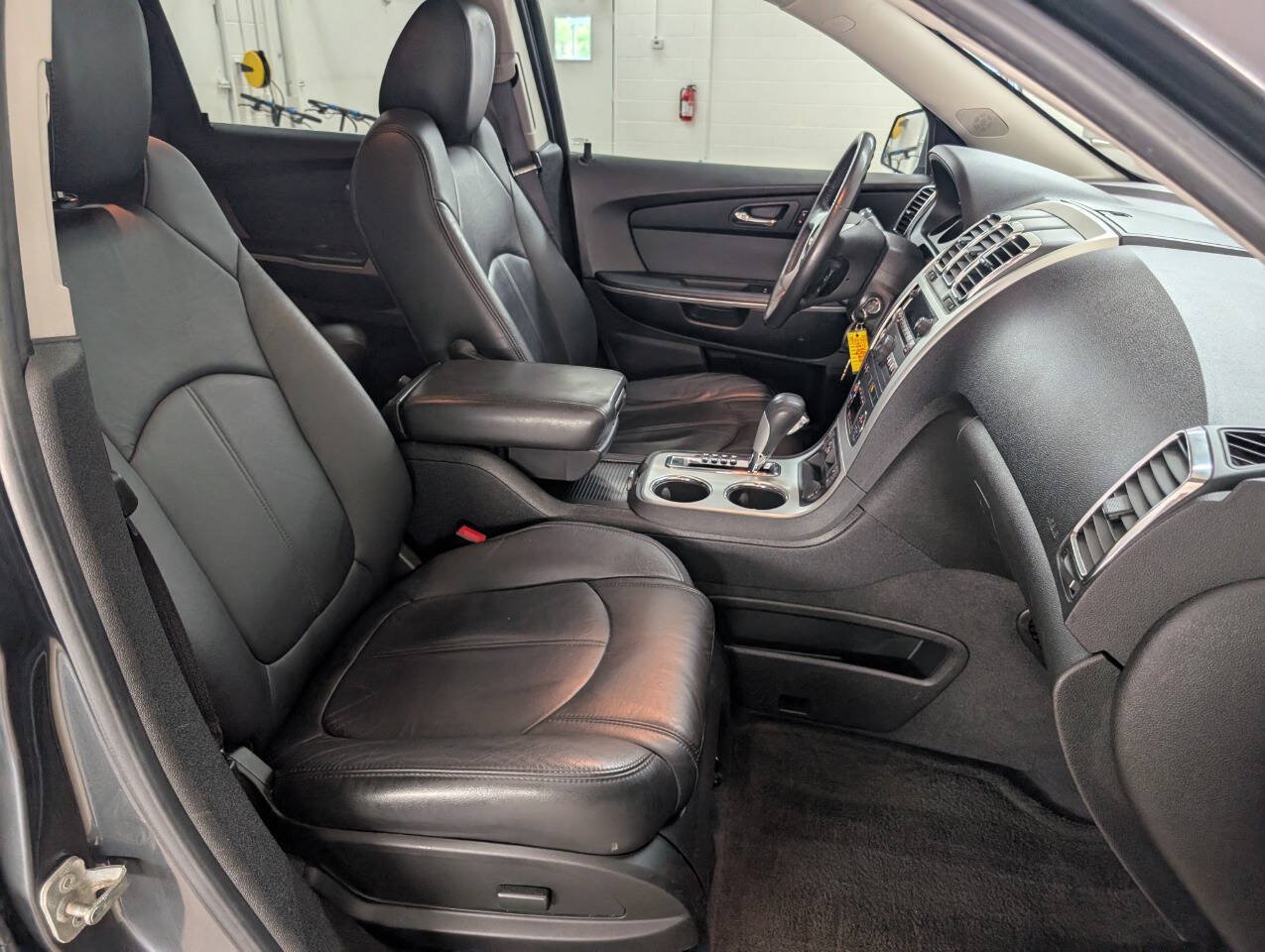 Used 2011 GMC Acadia SLT AWD/4WD image 23