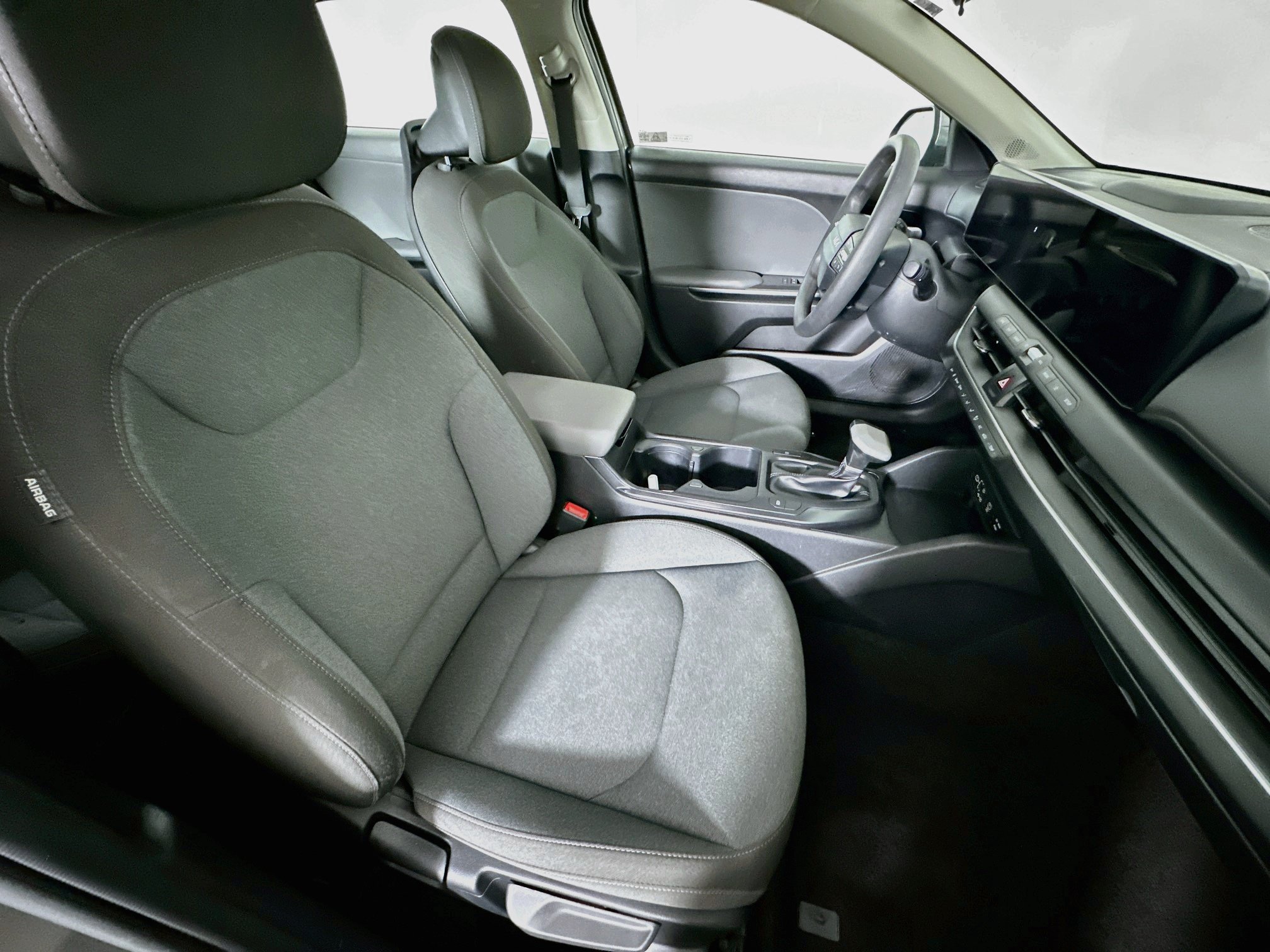 Used 2025 Kia K4 FWD image 31