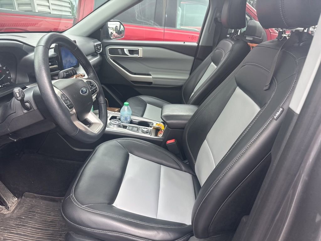Used 2023 Ford Explorer XLT w/ Equipment Group 202A image 12