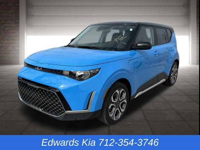 Used 2025 Kia Soul EX image 2