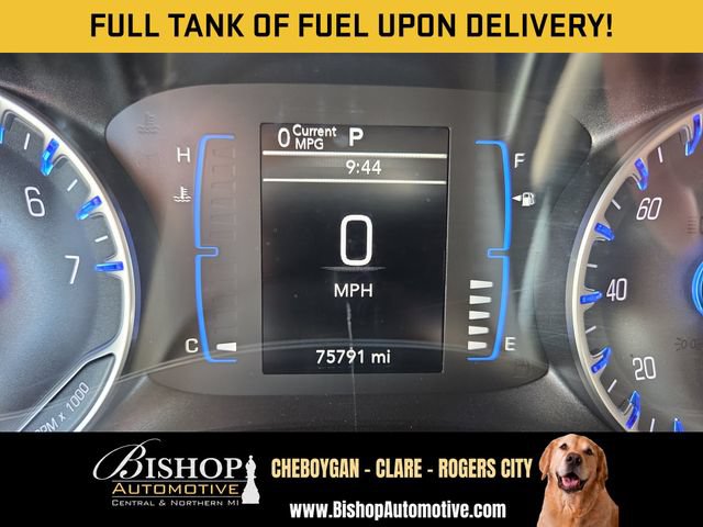 Used 2023 Chrysler Voyager LX FWD image 2