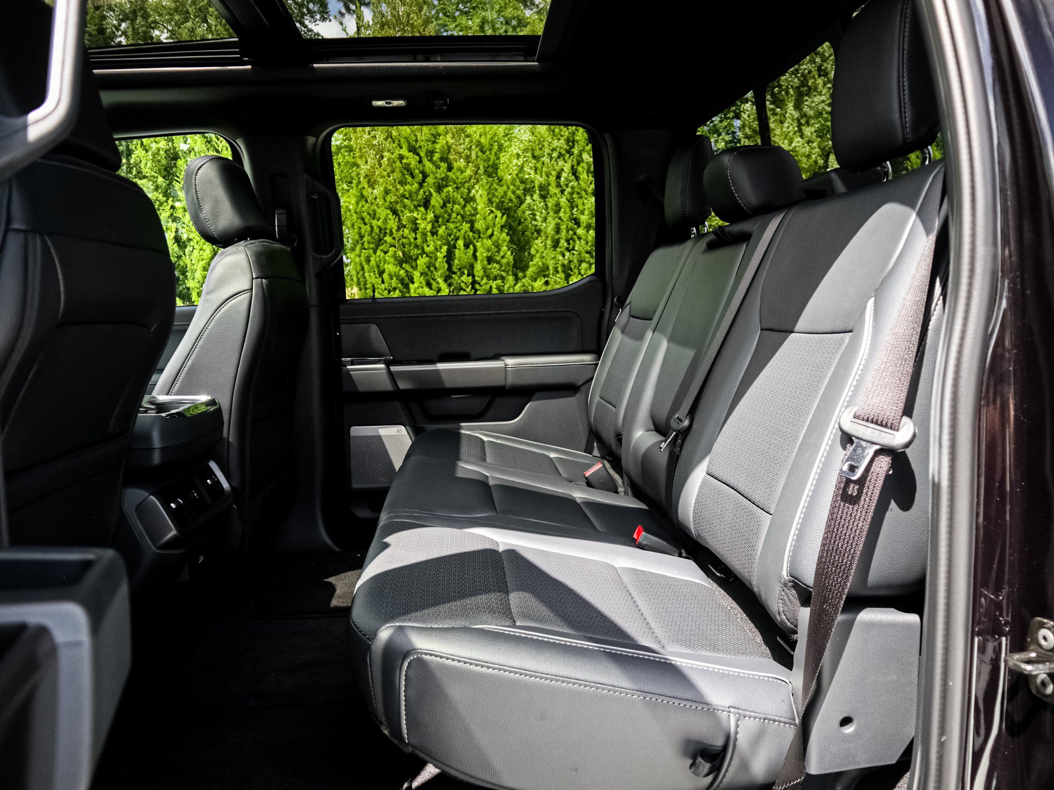 Used 2025 Ford F150 Lariat AWD/4WD image 31