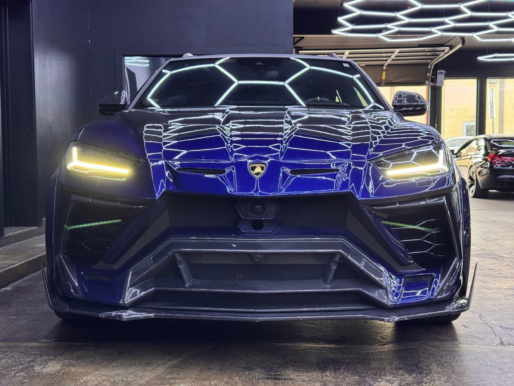 Used 2022 Lamborghini Urus image 2