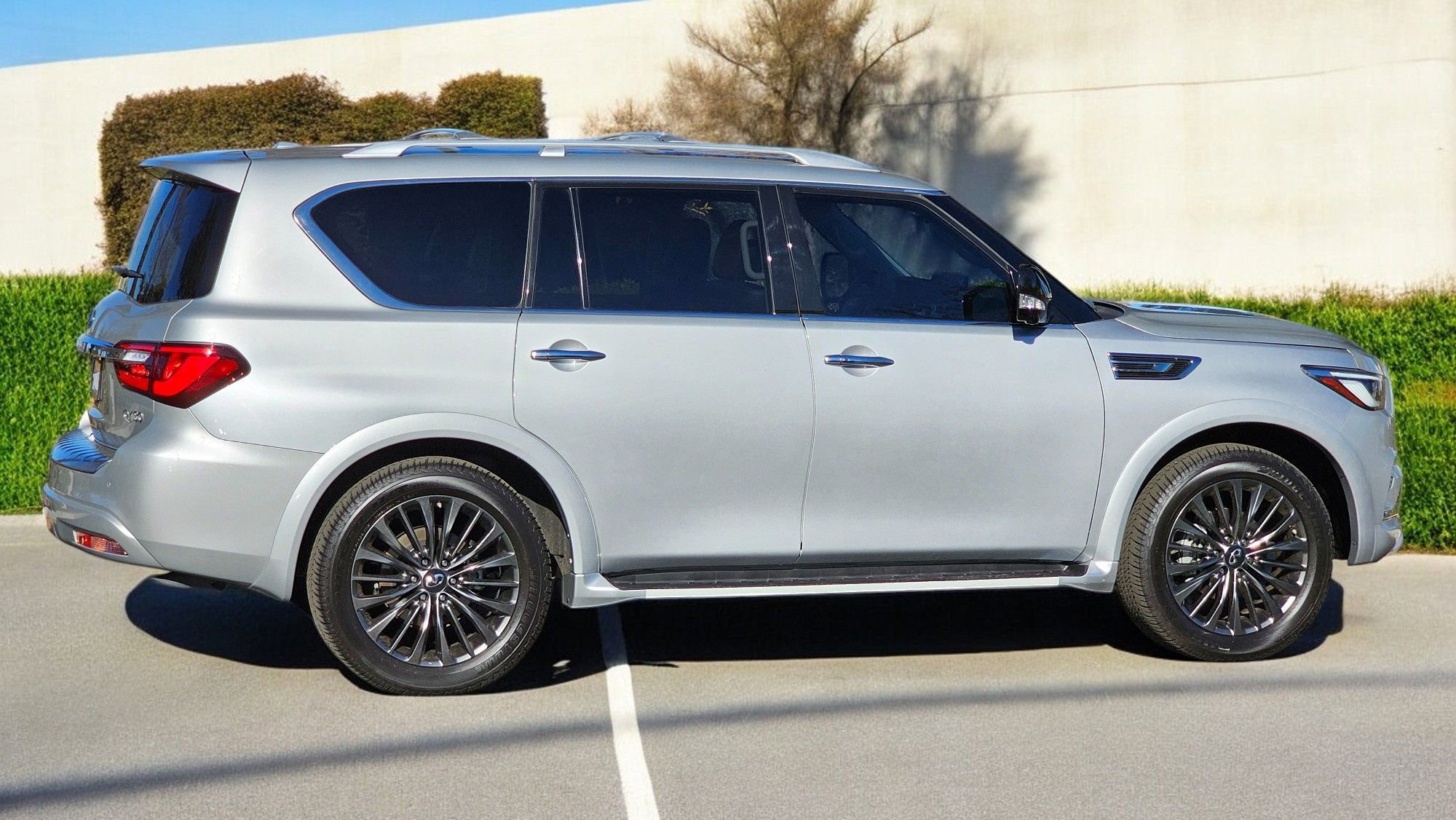 Used 2022 INFINITI QX80 Sensory w/ All-Season Package AWD/4WD image 8