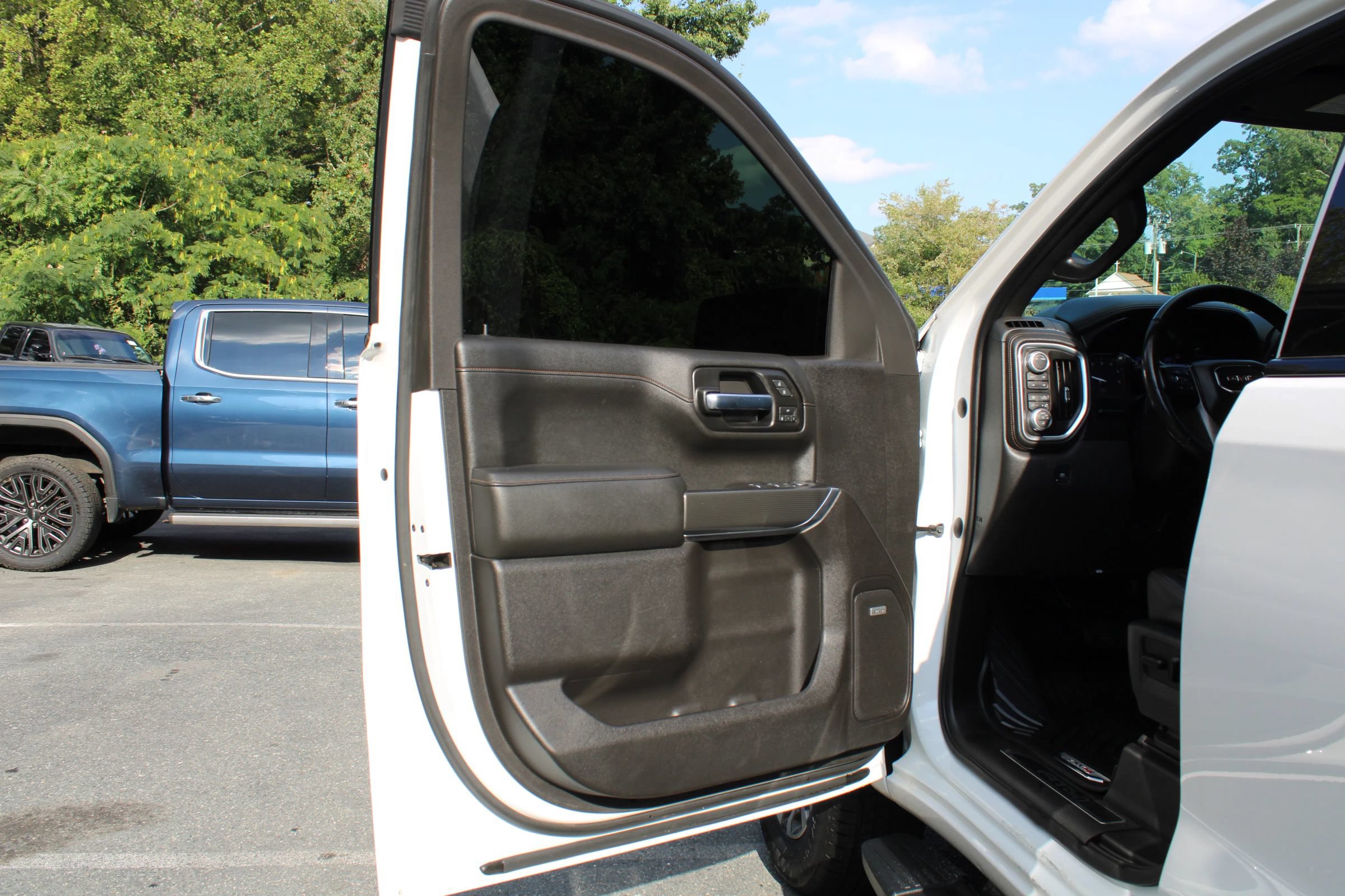 Used 2020 GMC Sierra 1500 AT4 w/ AT4 Premium Package AWD/4WD image 37