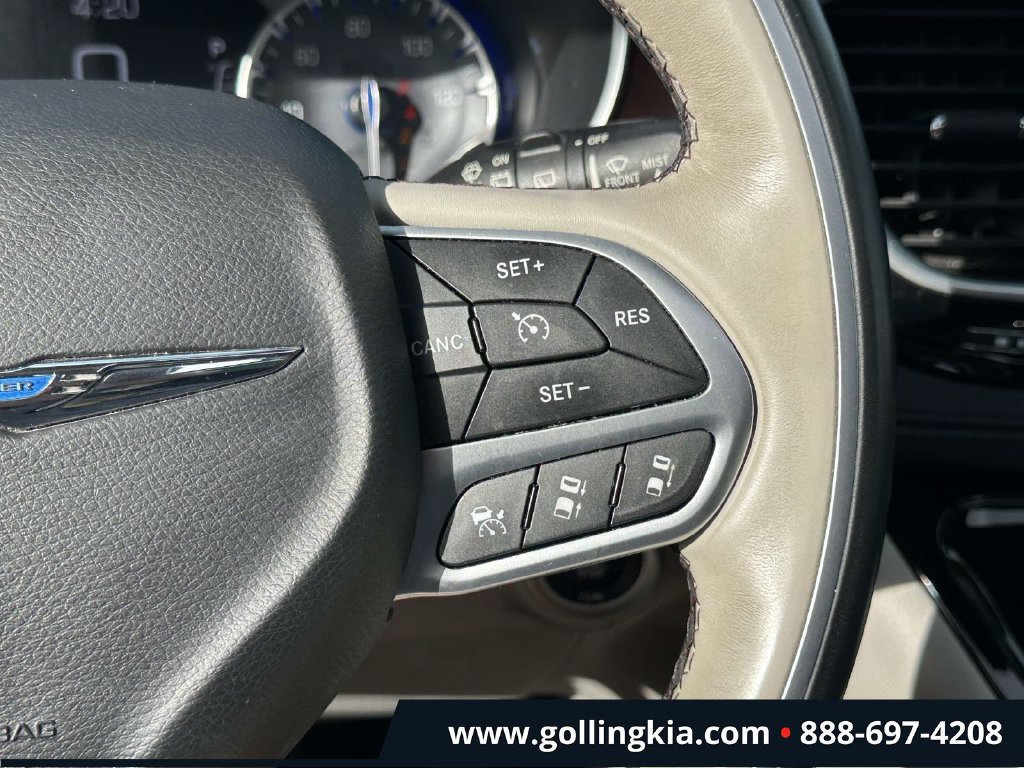 Used 2017 Chrysler Pacifica Limited FWD image 23