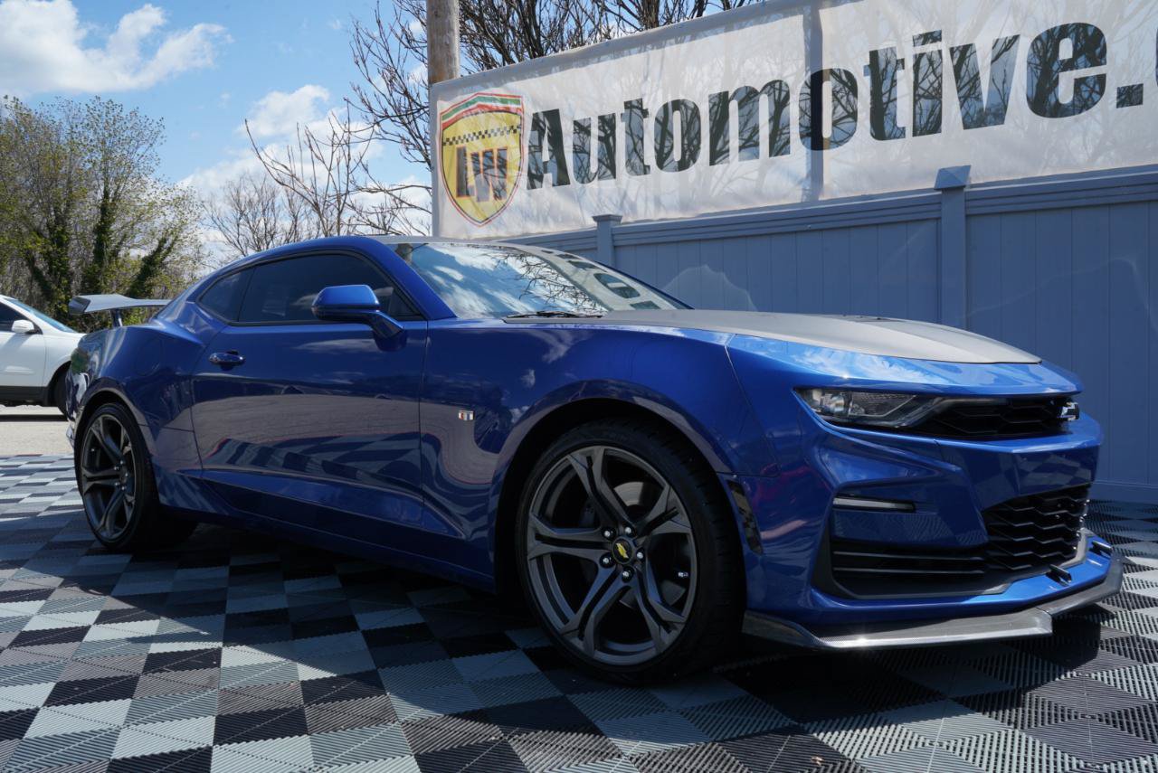 Used 2020 Chevrolet Camaro SS RWD image 3