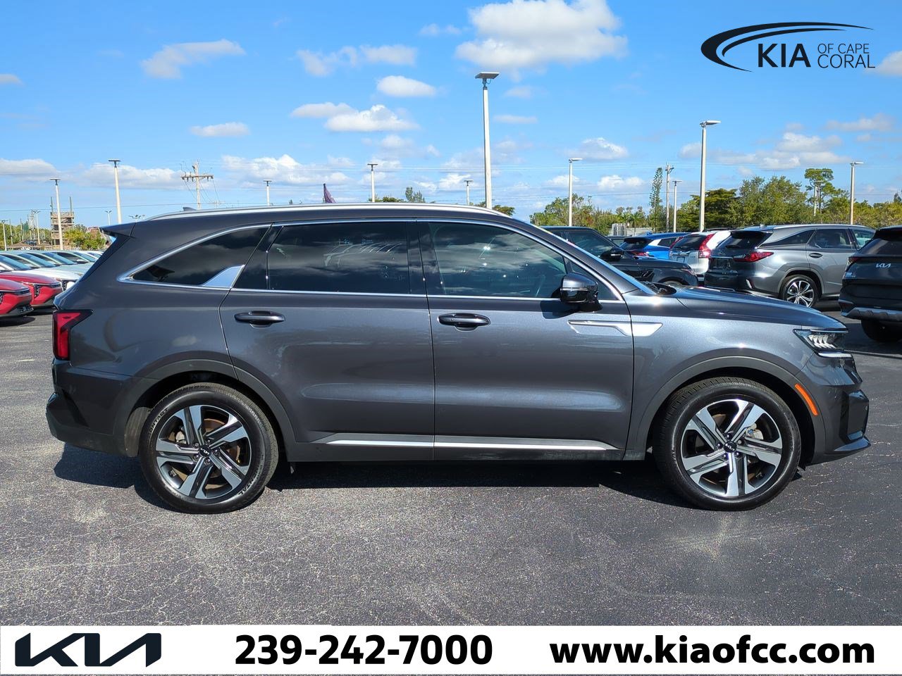 Certified 2023 Kia Sorento EX image 4