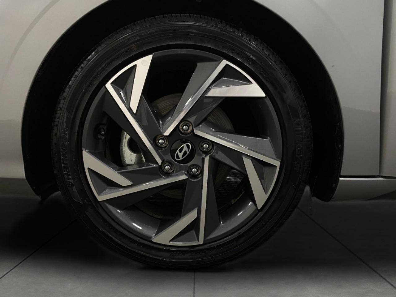 Used 2025 Hyundai Elantra SEL image 11