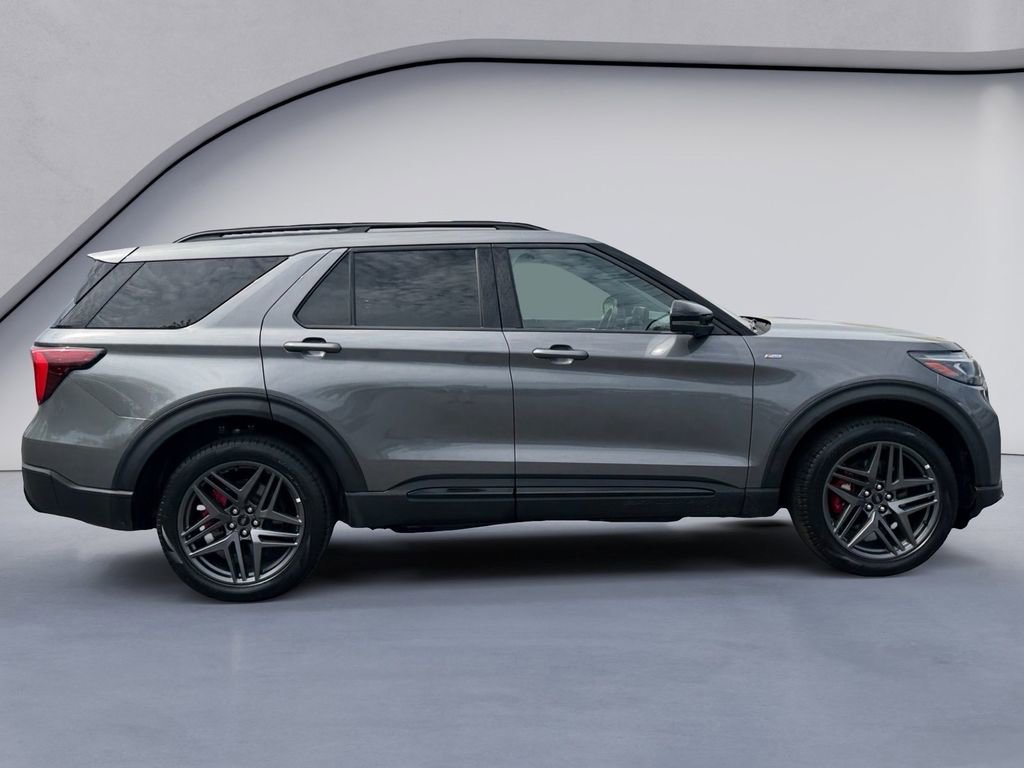 Used 2025 Ford Explorer ST-Line w/ ST-Line Street Pack AWD/4WD image 6