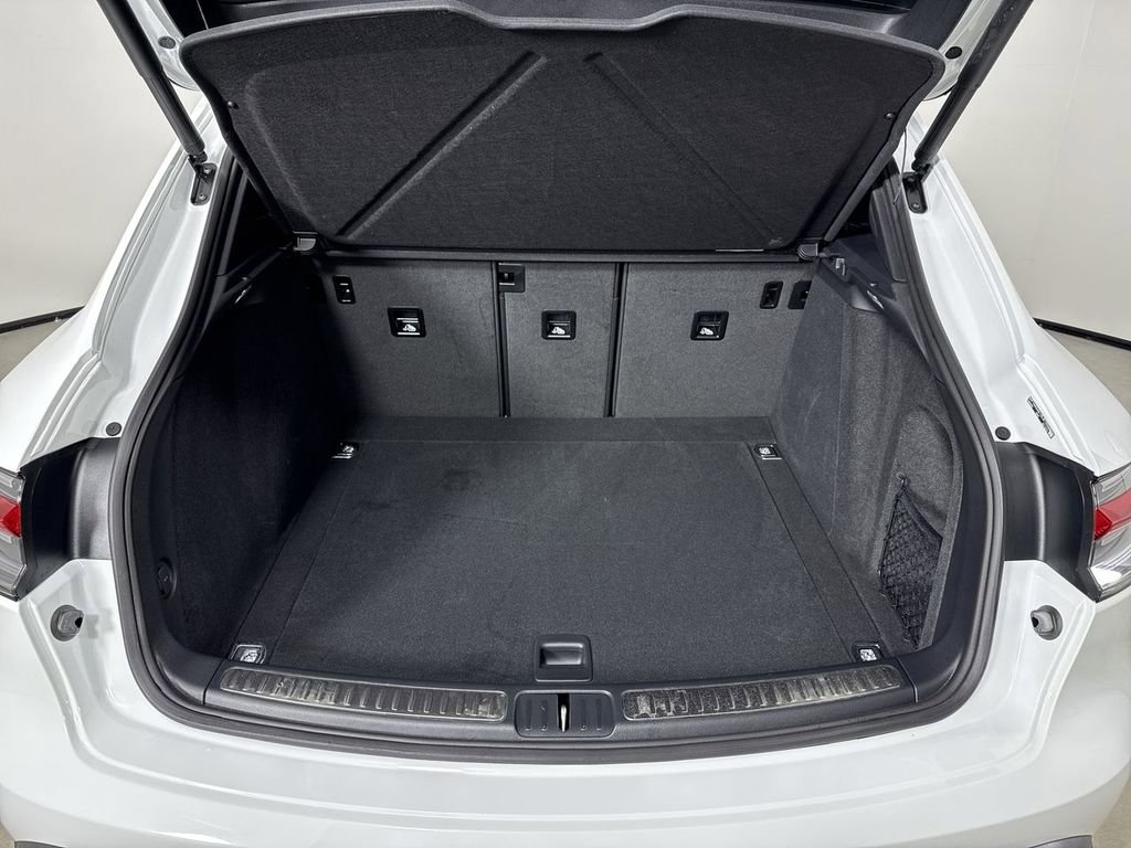 Certified 2025 Porsche Macan image 20