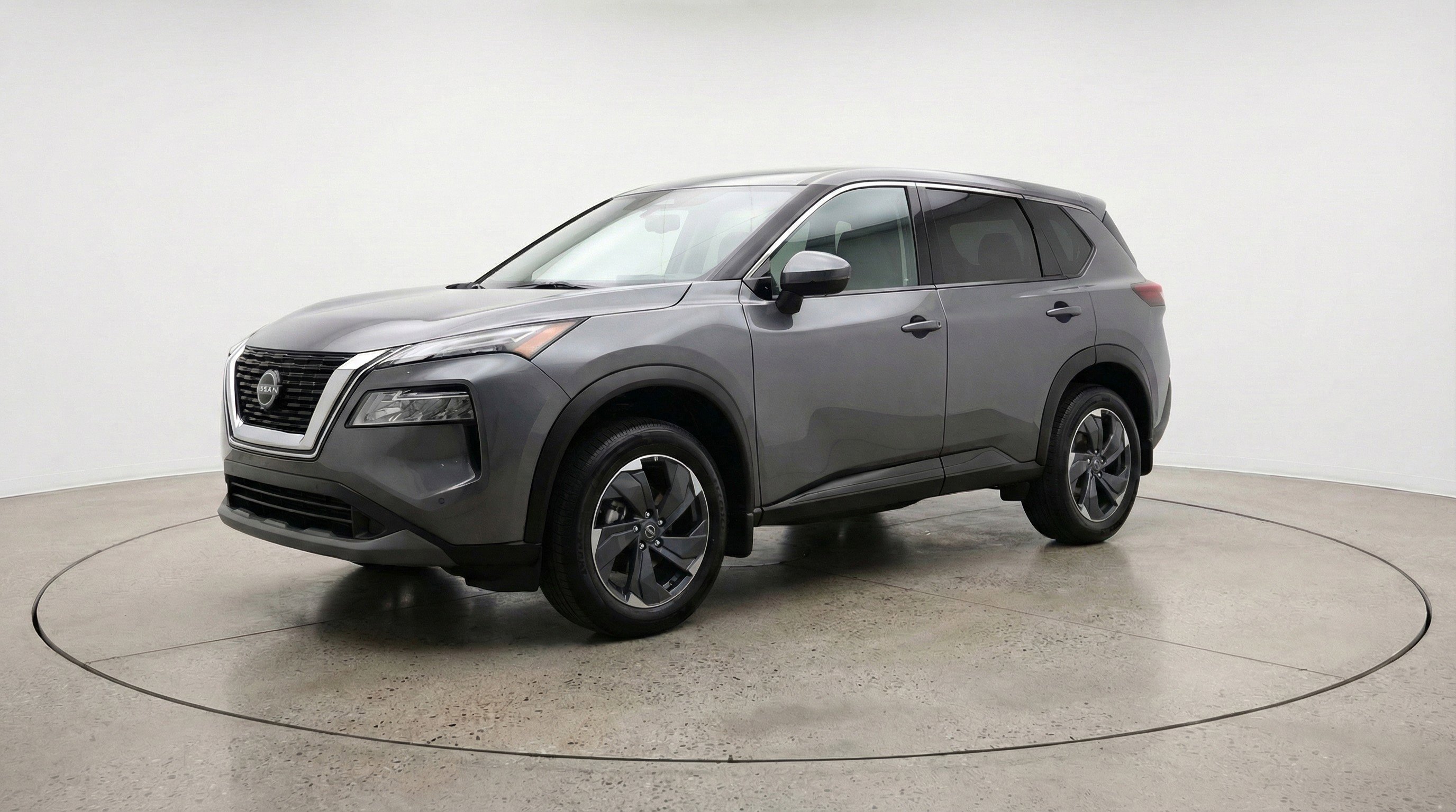Used 2025 Nissan Rogue SV image 3