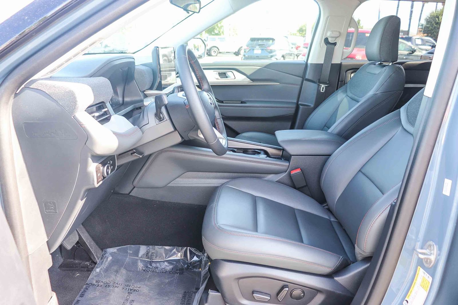 Used 2026 Ford Explorer Active w/ Active Comfort Package RWD image 18