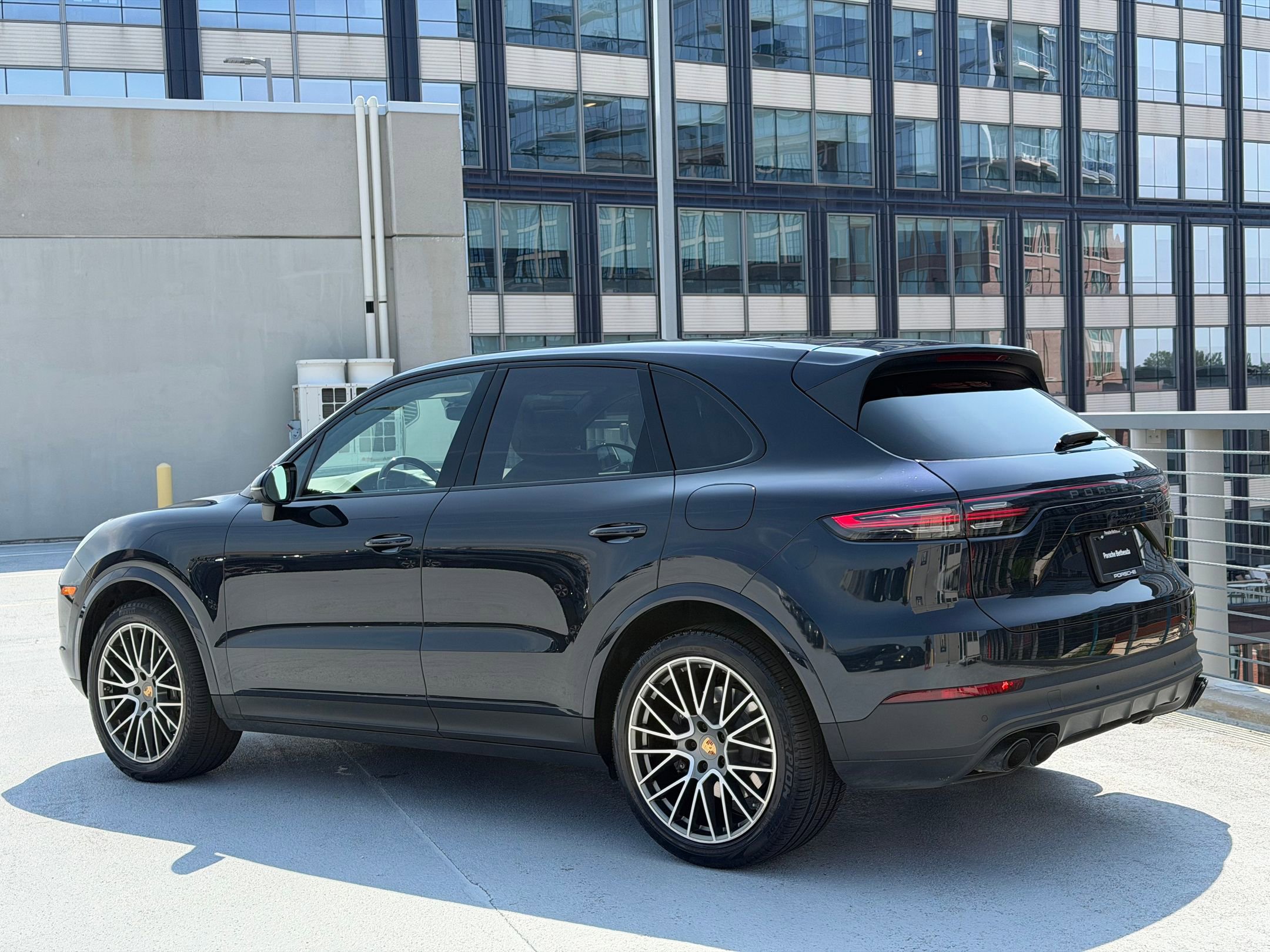 Certified 2023 Porsche Cayenne Platinum Edition AWD/4WD image 3