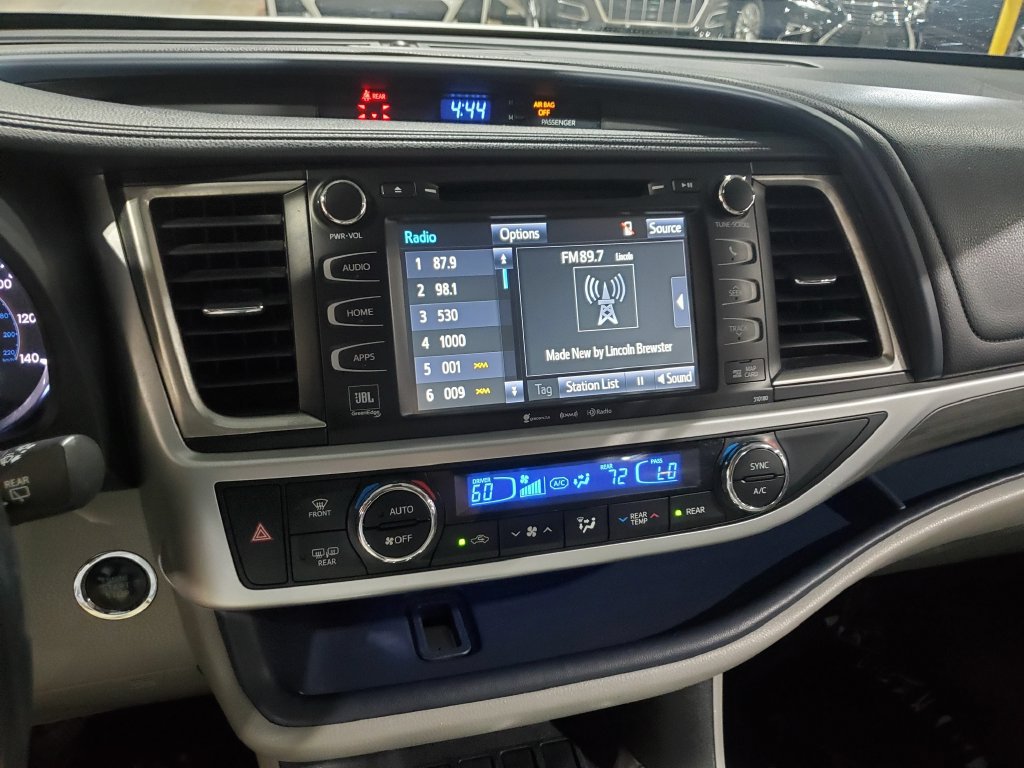 Used 2017 Toyota Highlander Limited FWD image 30