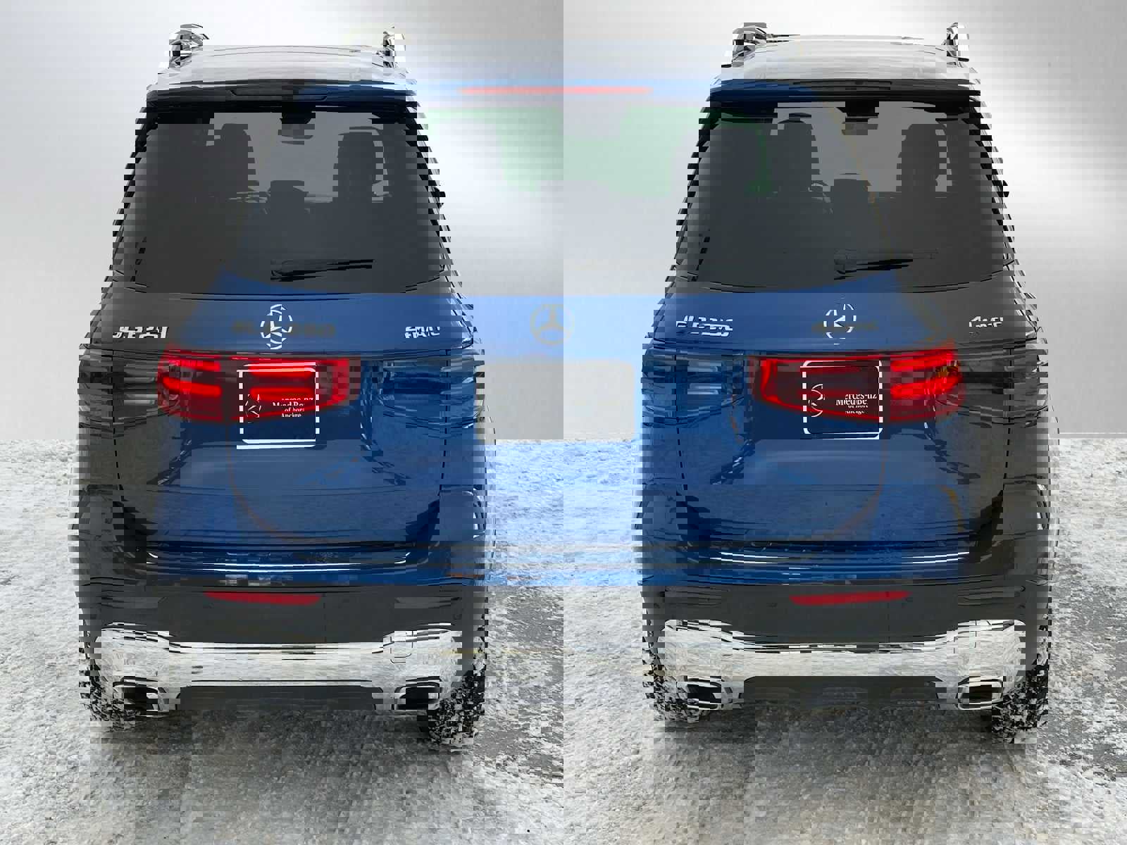 Used 2024 Mercedes-Benz GLB 250 4MATIC image 4