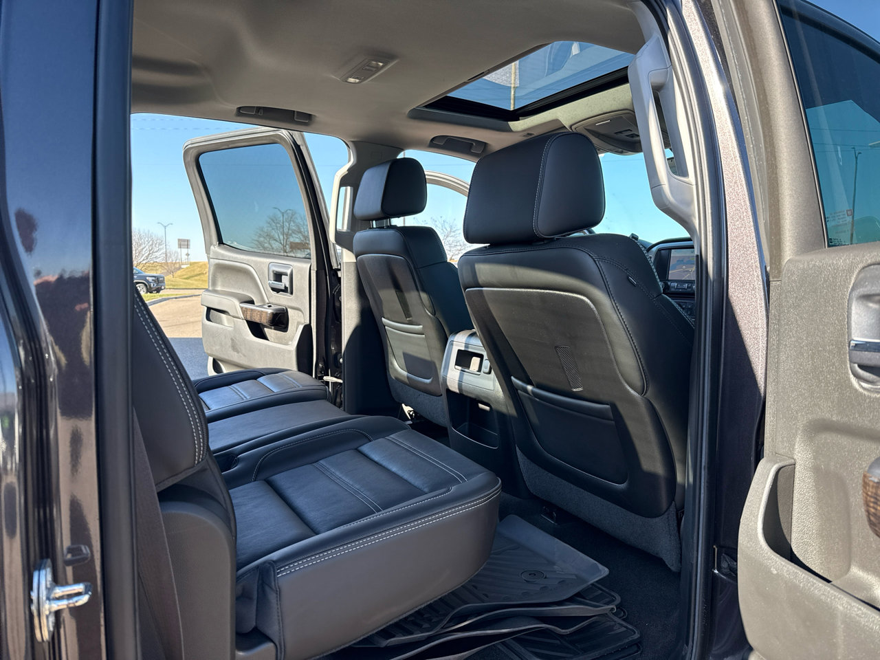 Used 2015 GMC Sierra 2500 Denali w/ Duramax Plus Package image 47