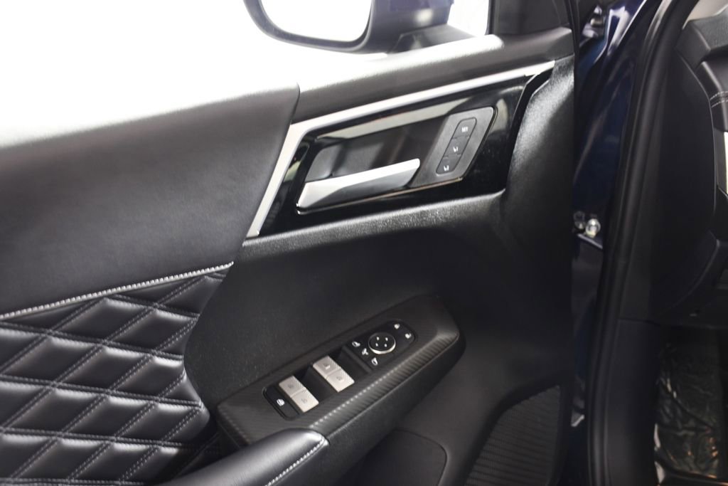 Used 2023 Mitsubishi Outlander SEL AWD/4WD image 15