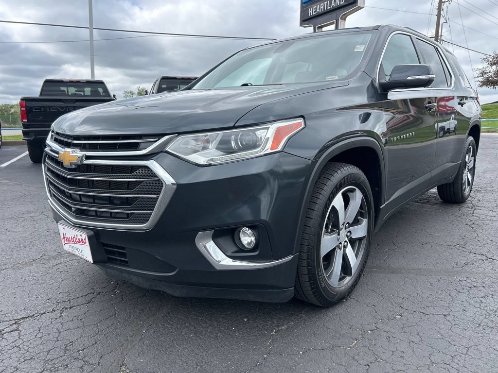 Used 2021 Chevrolet Traverse LT w/ LT Premium Package FWD image 1