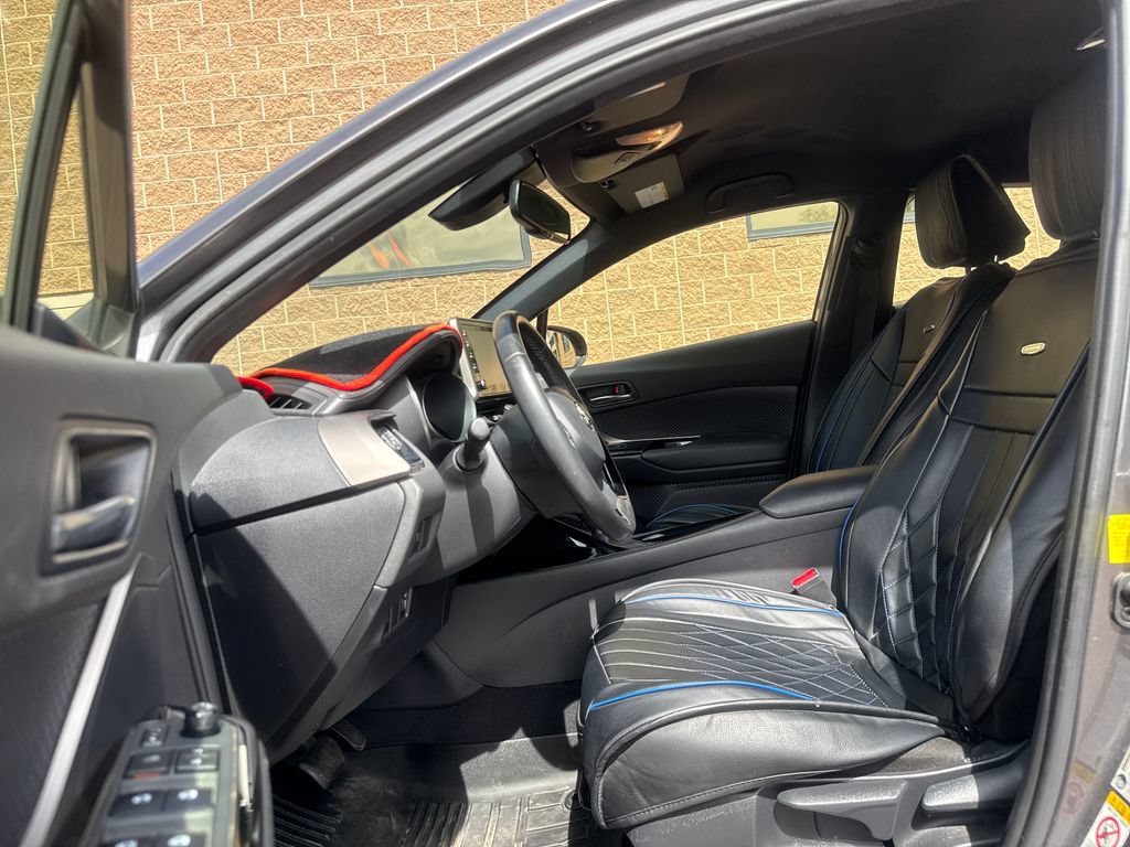 Used 2019 Toyota C-HR XLE FWD image 12