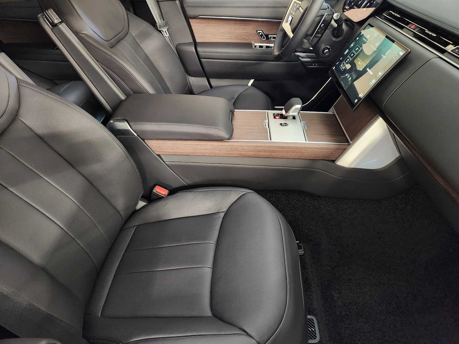 New 2026 Land Rover Range Rover SE AWD/4WD image 3