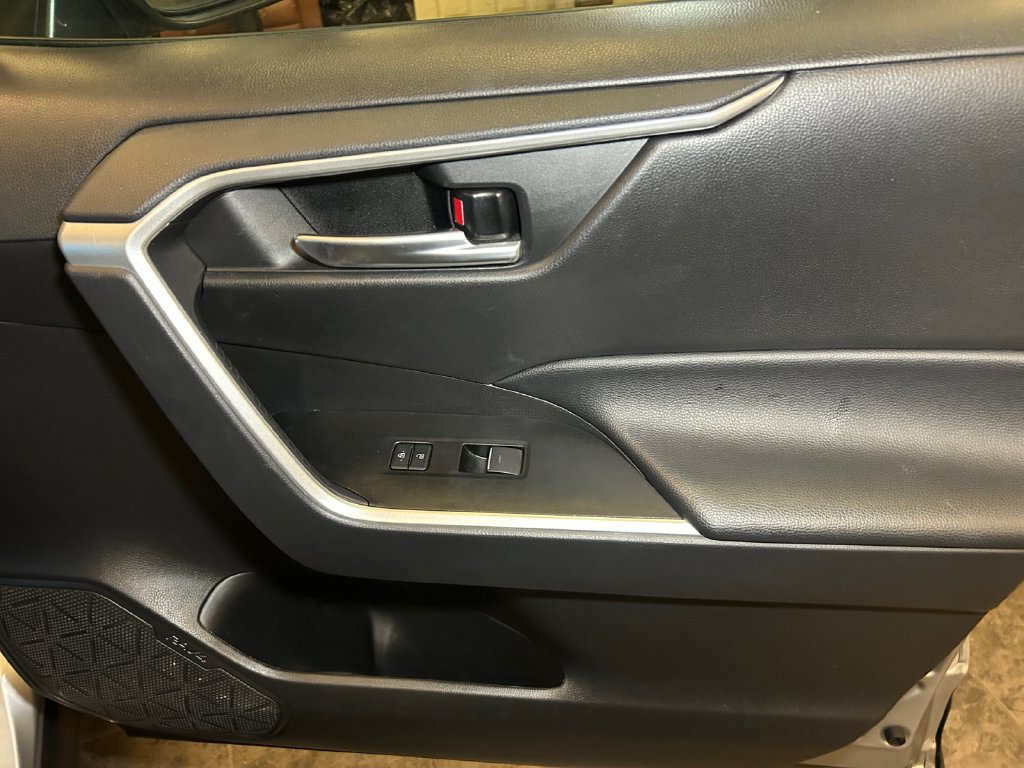 Used 2025 Toyota RAV4 XLE AWD/4WD image 16