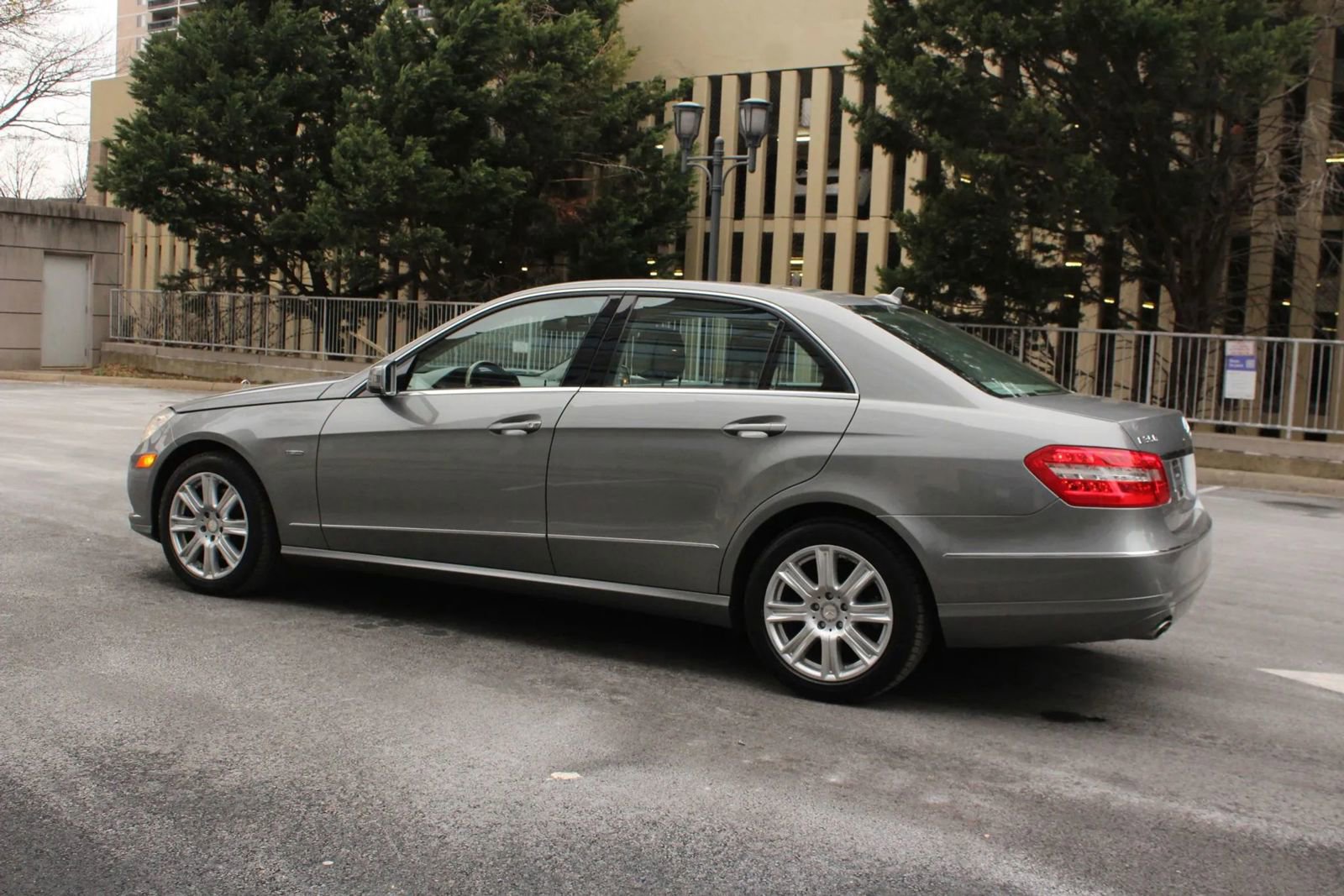 Used 2012 Mercedes-Benz E 350 4MATIC Sedan image 9