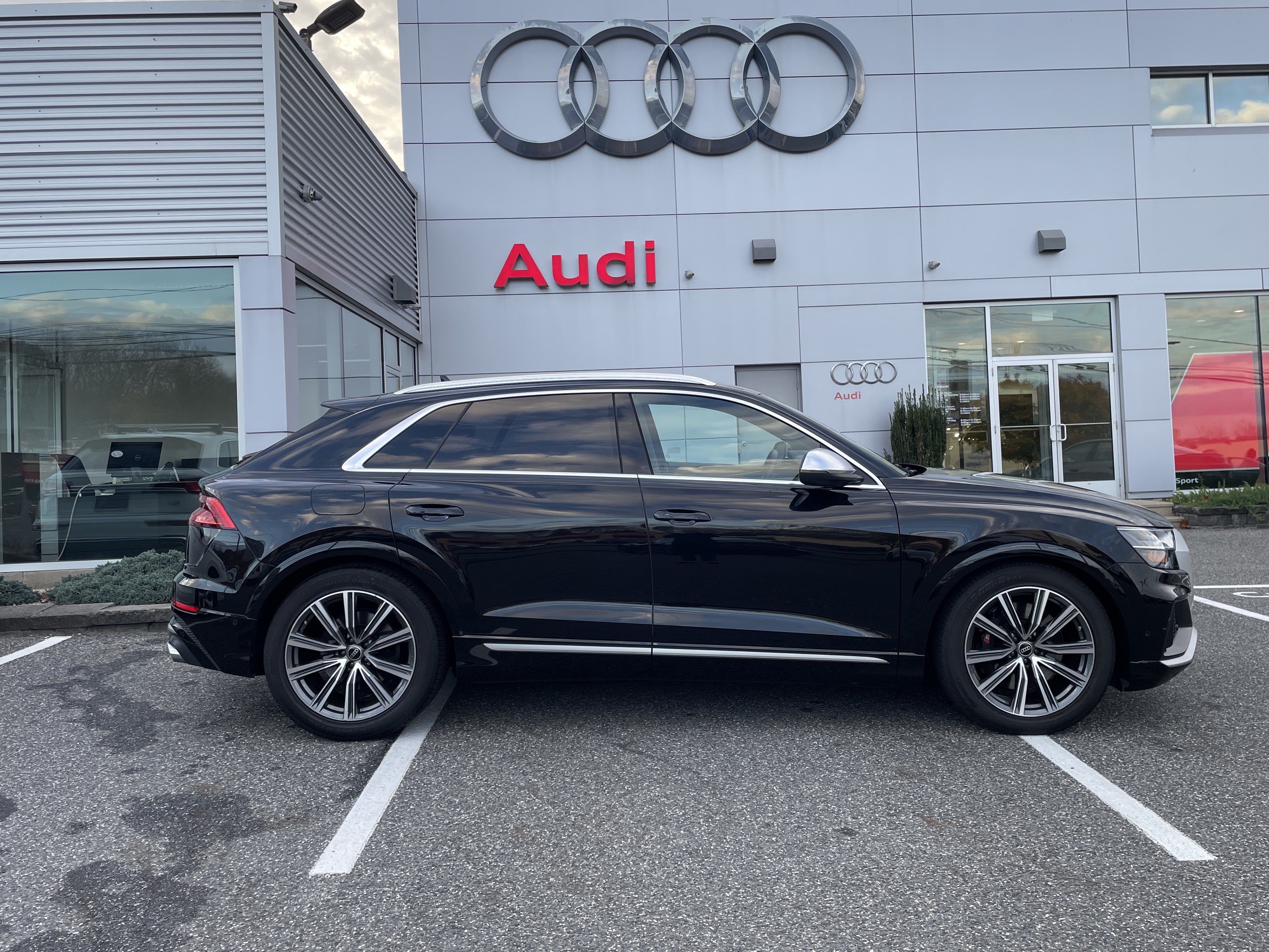 Certified 2023 Audi SQ8 Prestige AWD/4WD image 3