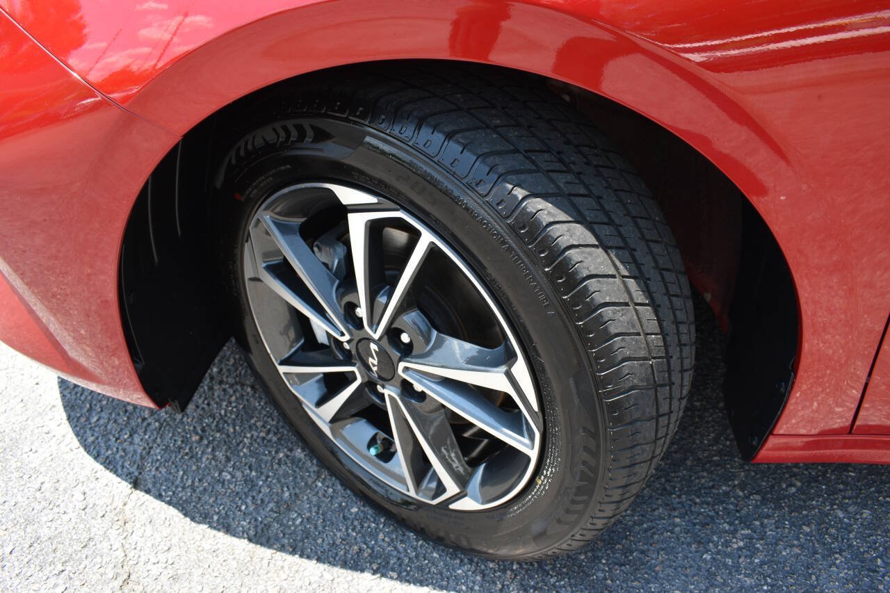 Used 2023 Kia Forte LXS FWD image 40