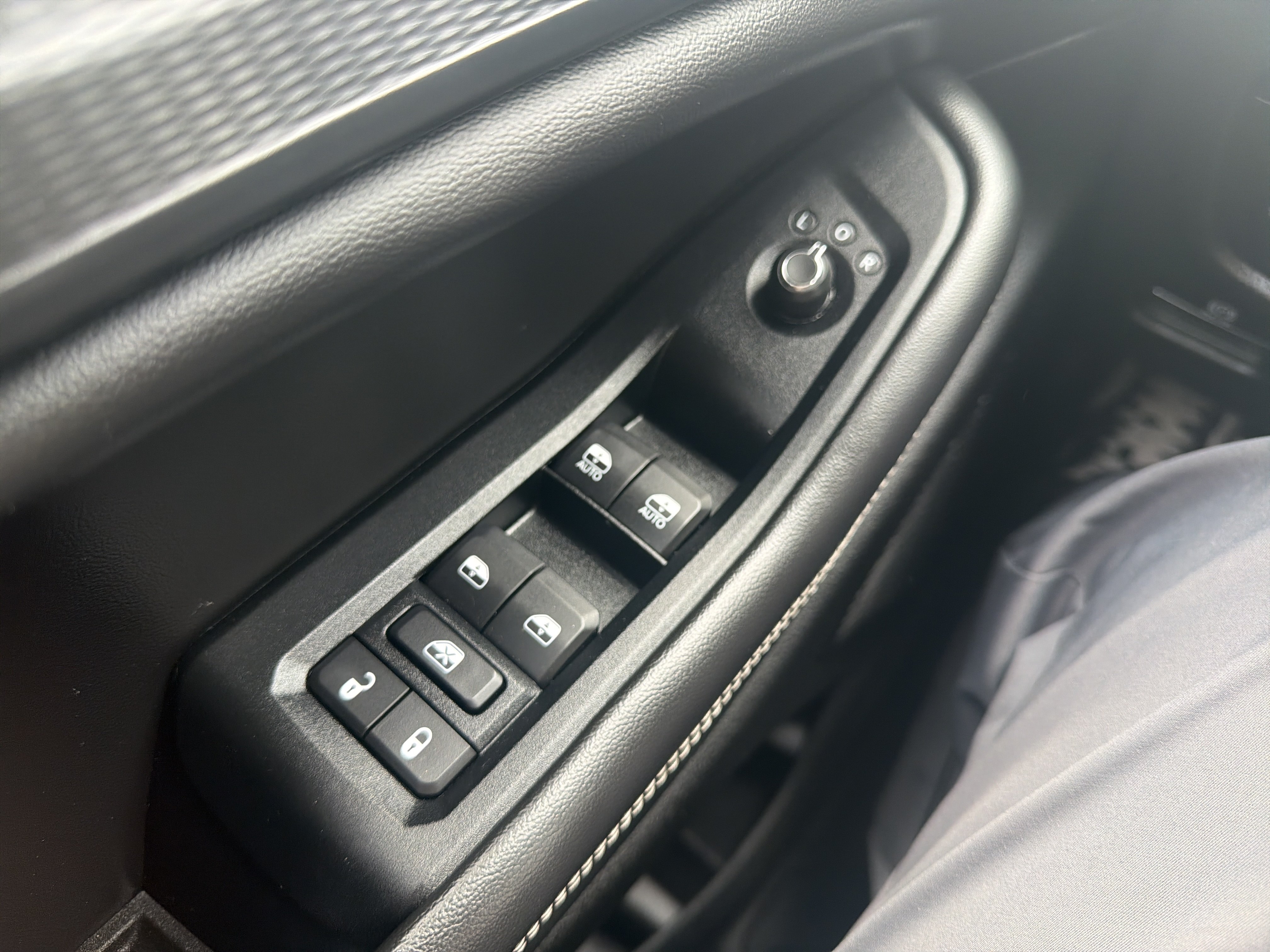 Used 2023 Jeep Grand Cherokee Laredo AWD/4WD image 16